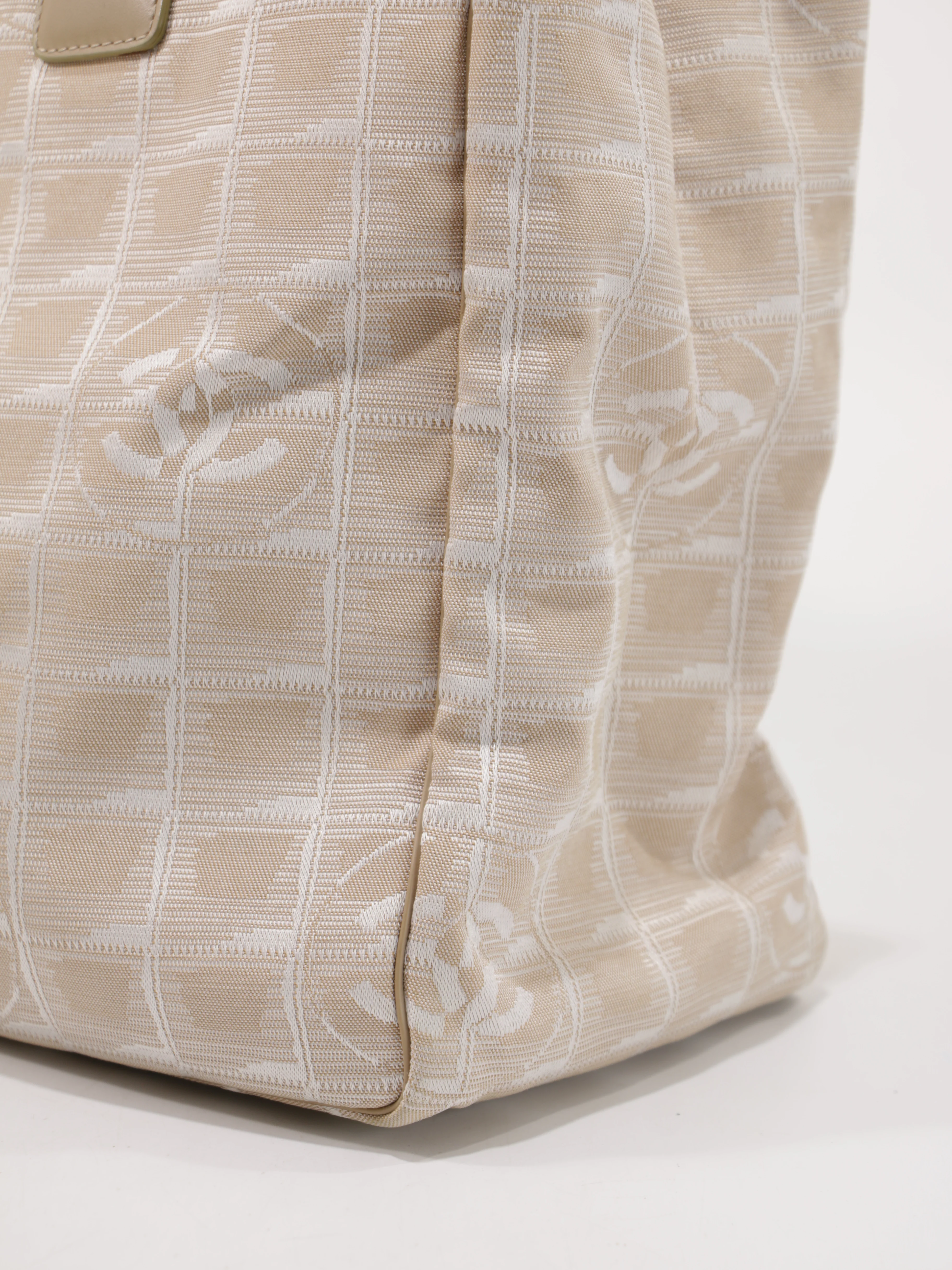 Medium New Travel Line Tote - Image 9