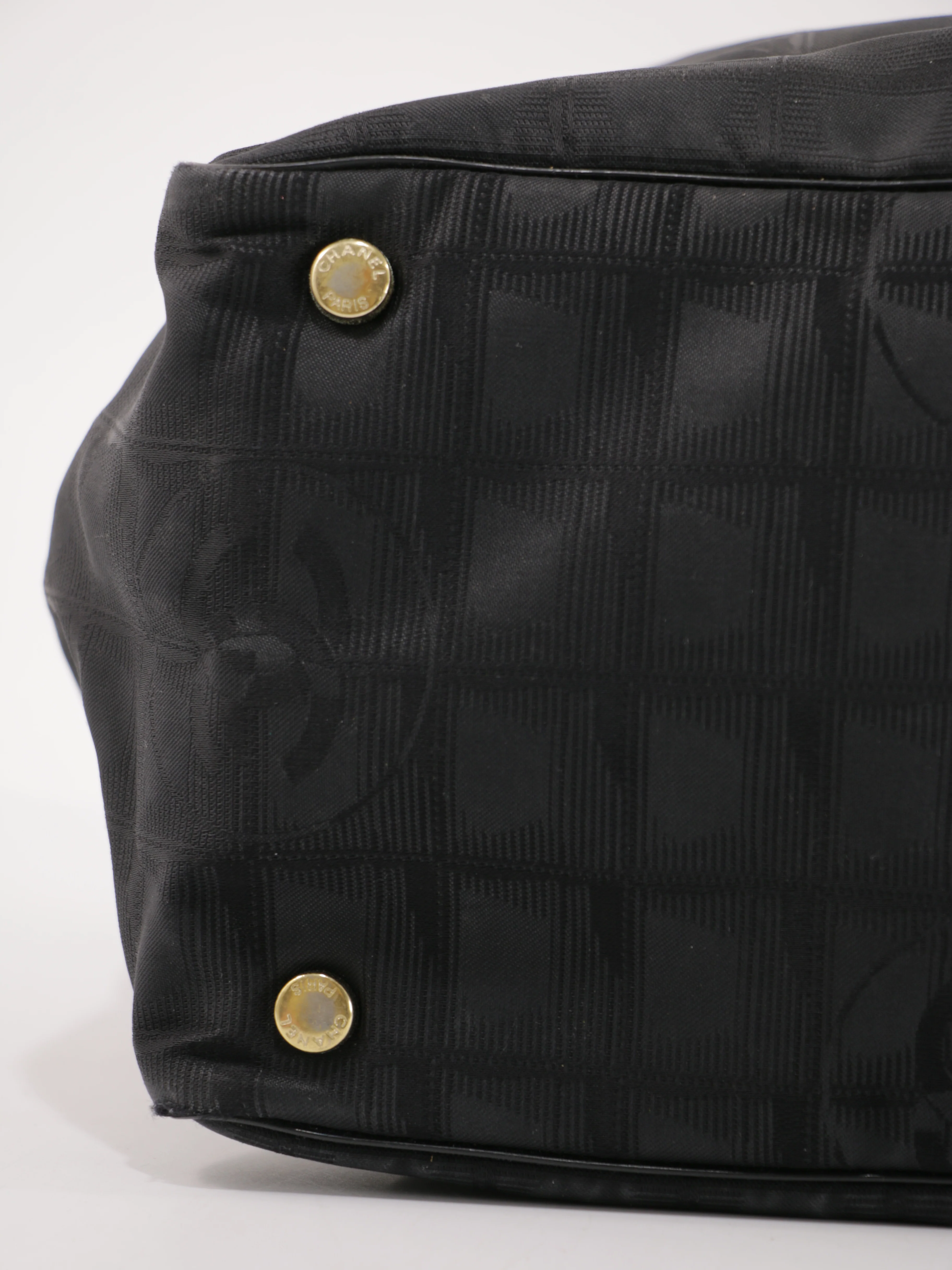 Medium New Travel Line Tote - Image 10