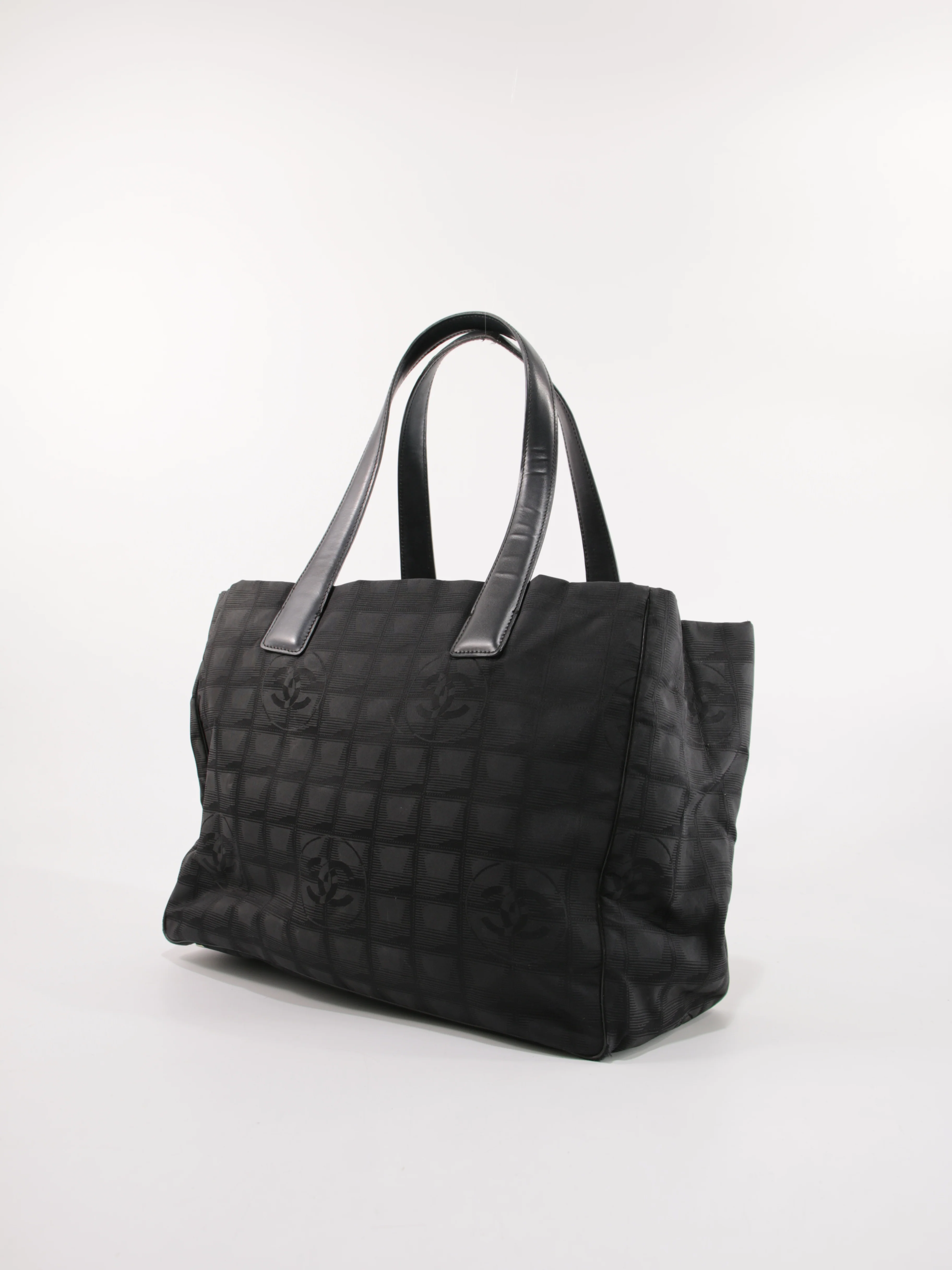 Medium New Travel Line Tote - Image 3