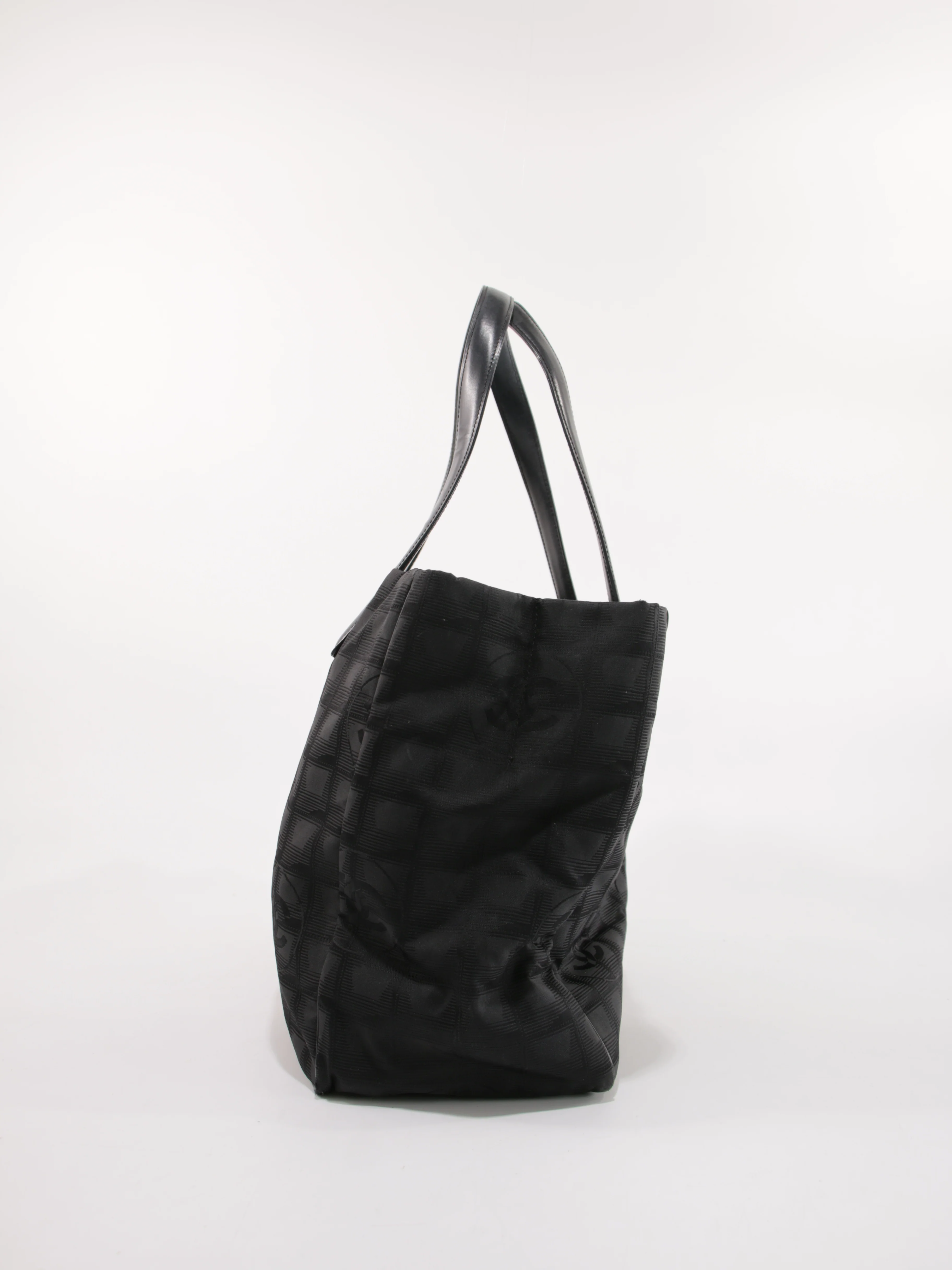 Medium New Travel Line Tote - Image 4