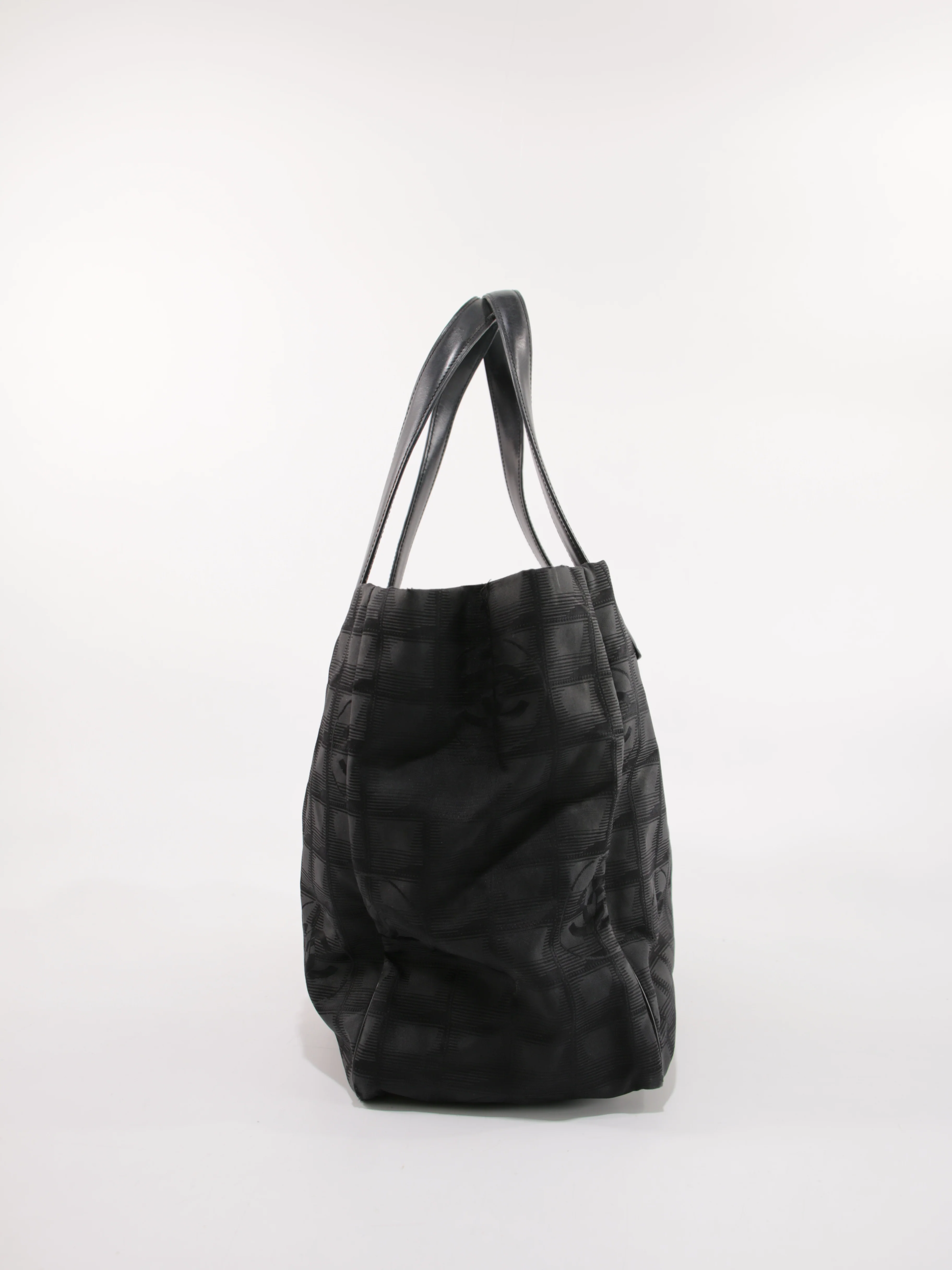Medium New Travel Line Tote - Image 6