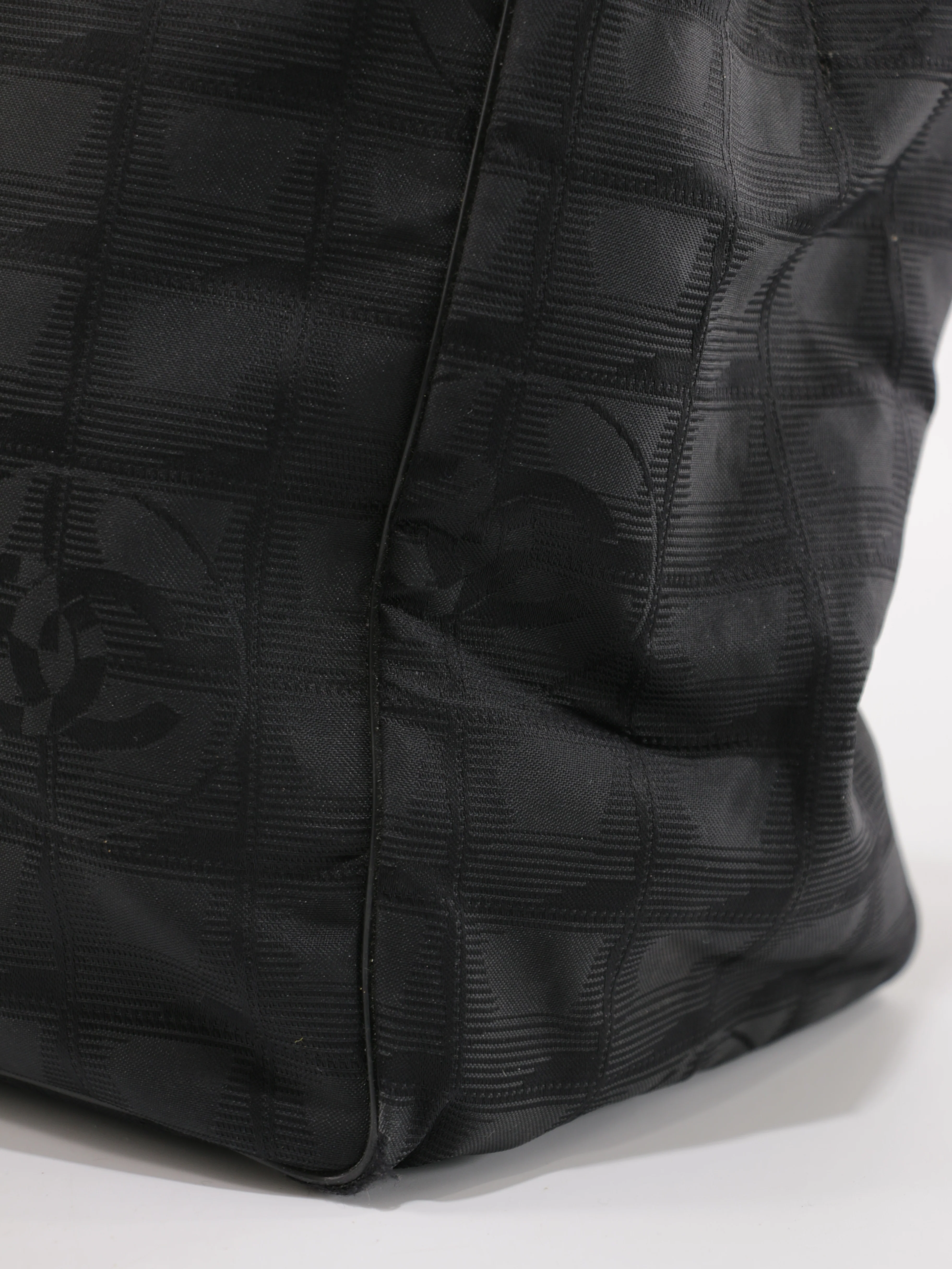 Medium New Travel Line Tote - Image 8