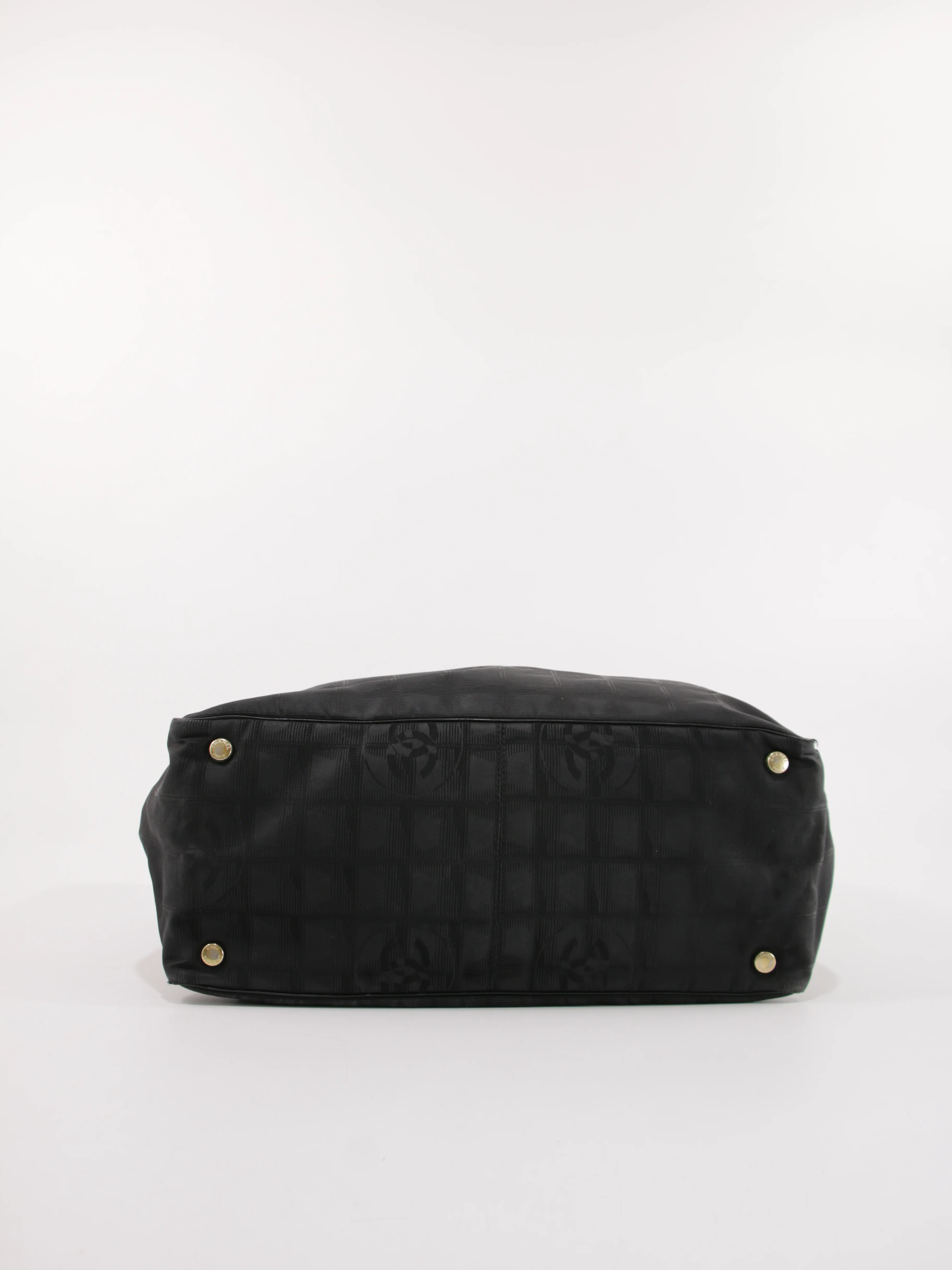 Medium New Travel Line Tote - Image 9