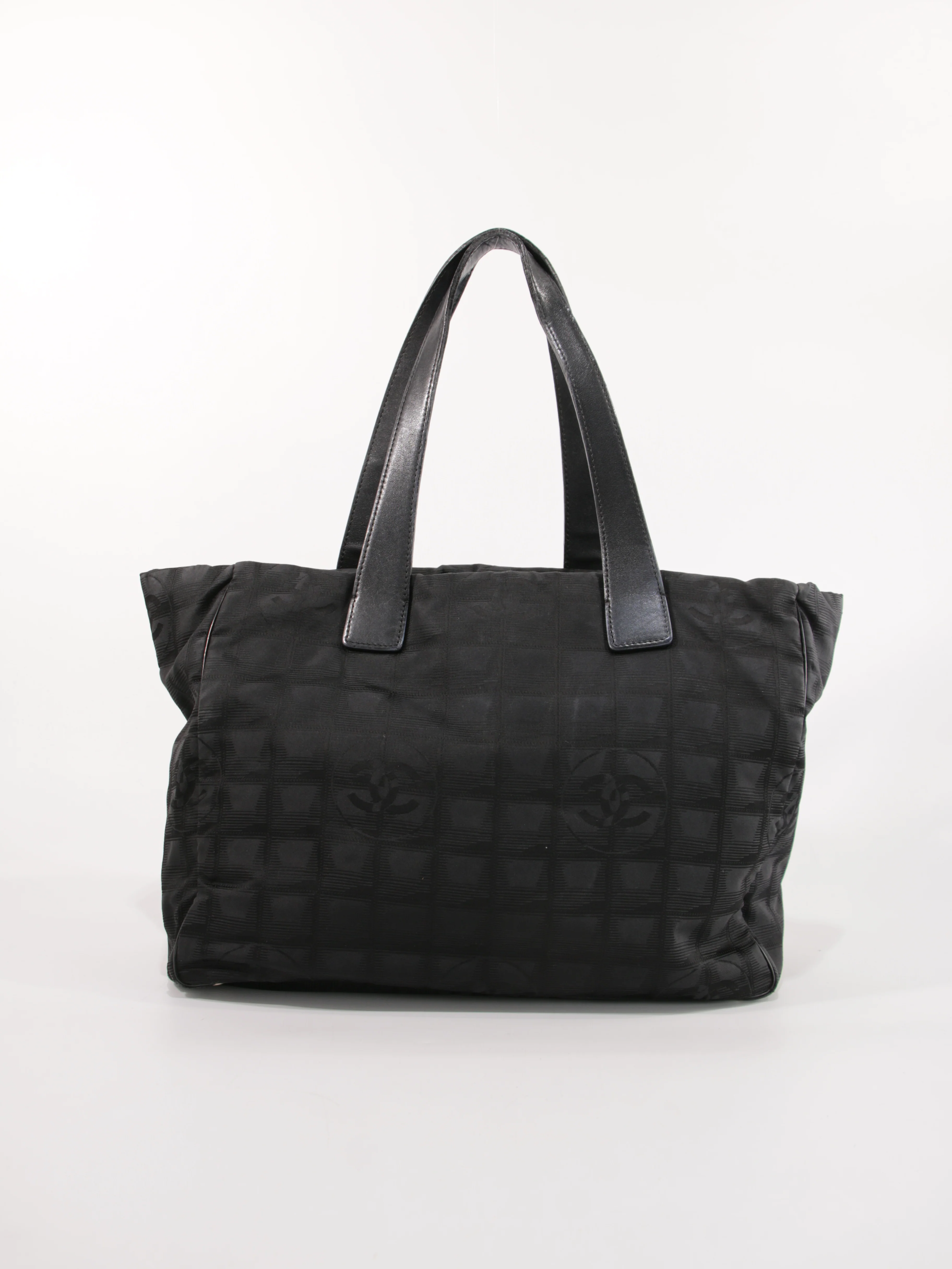 Medium New Travel Line Tote - Image 5