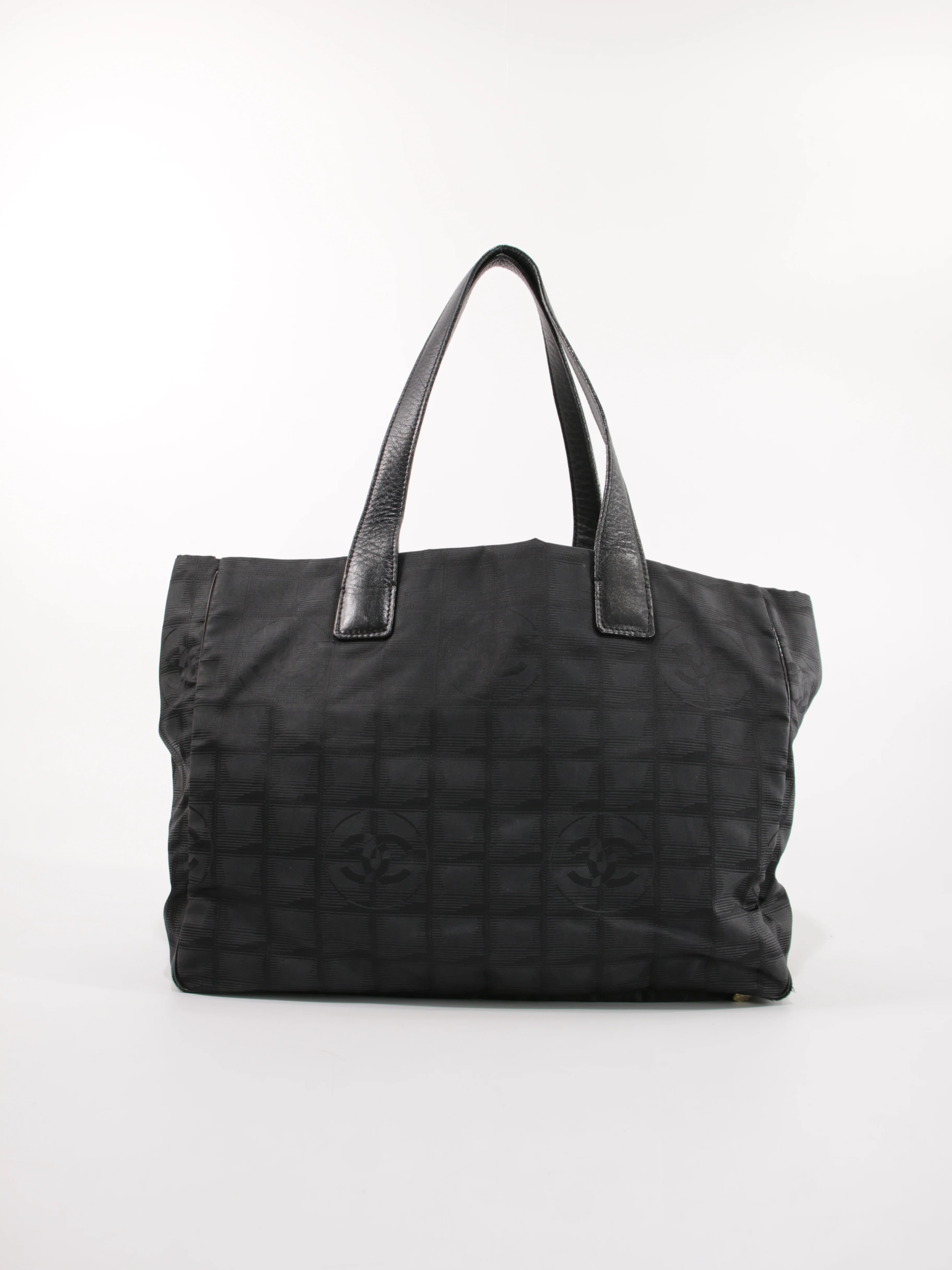 Medium New Travel Line Tote - Image 5
