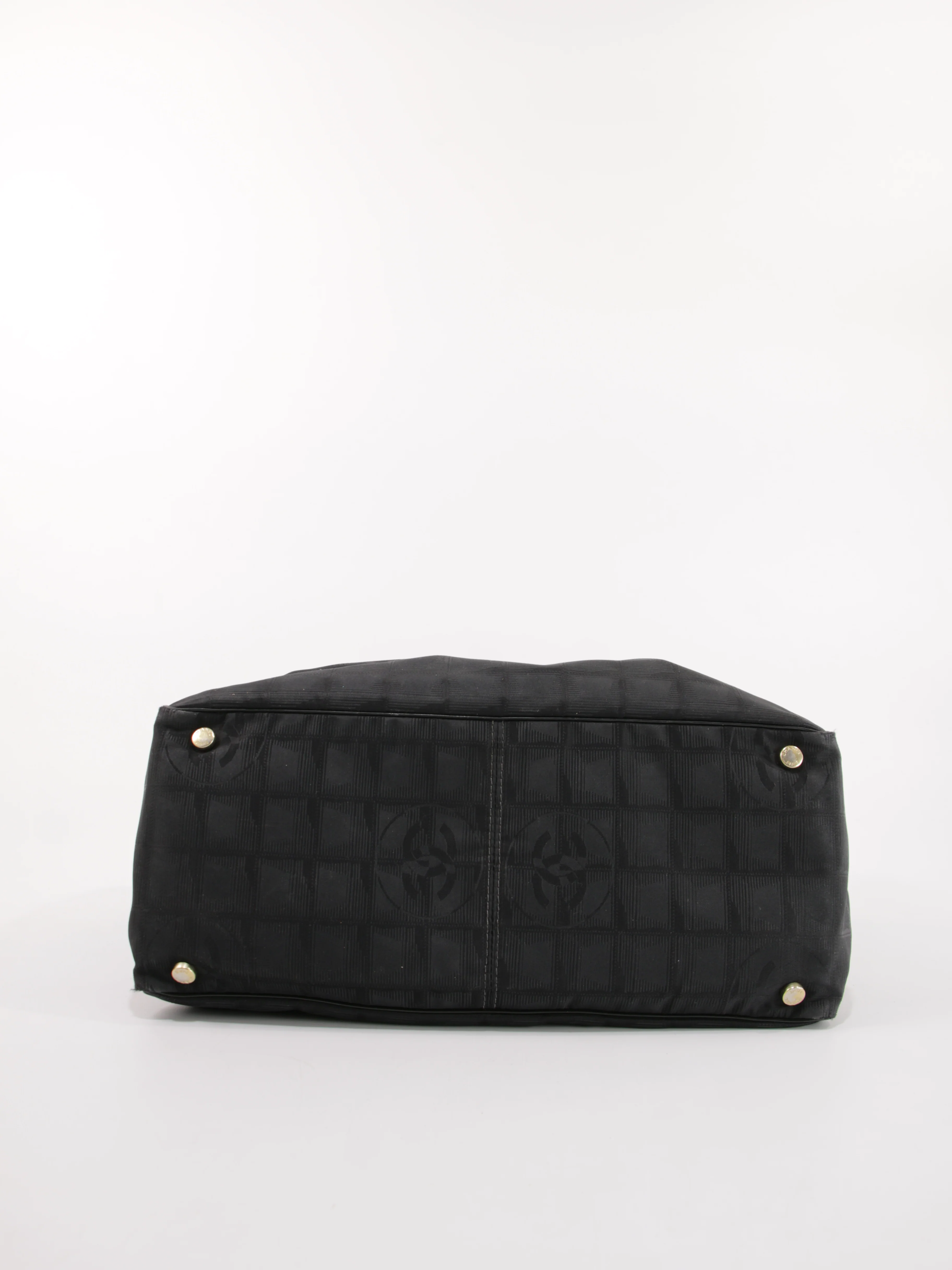 Medium New Travel Line Tote - Image 8