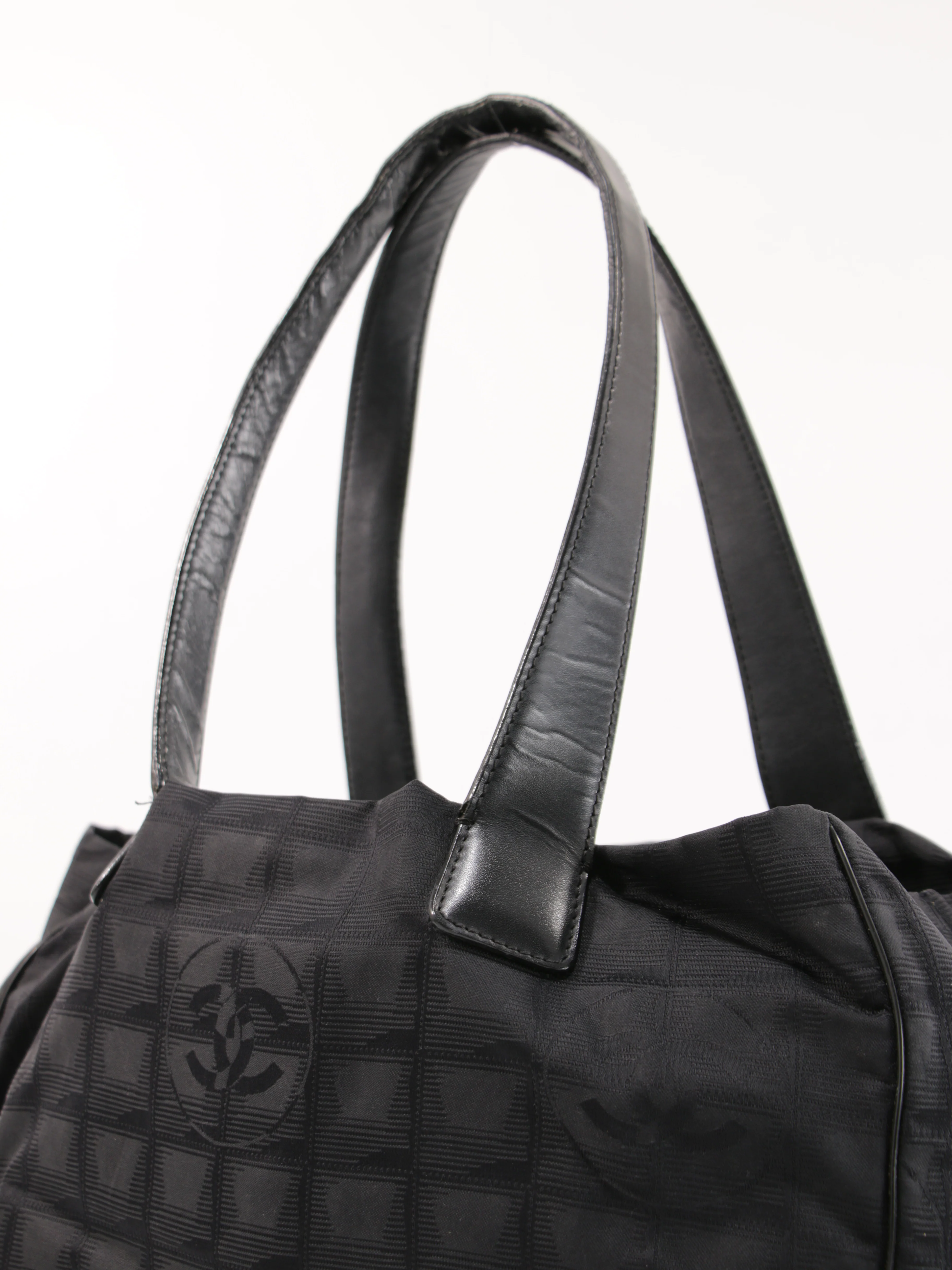 Medium New Travel Line Tote - Image 7