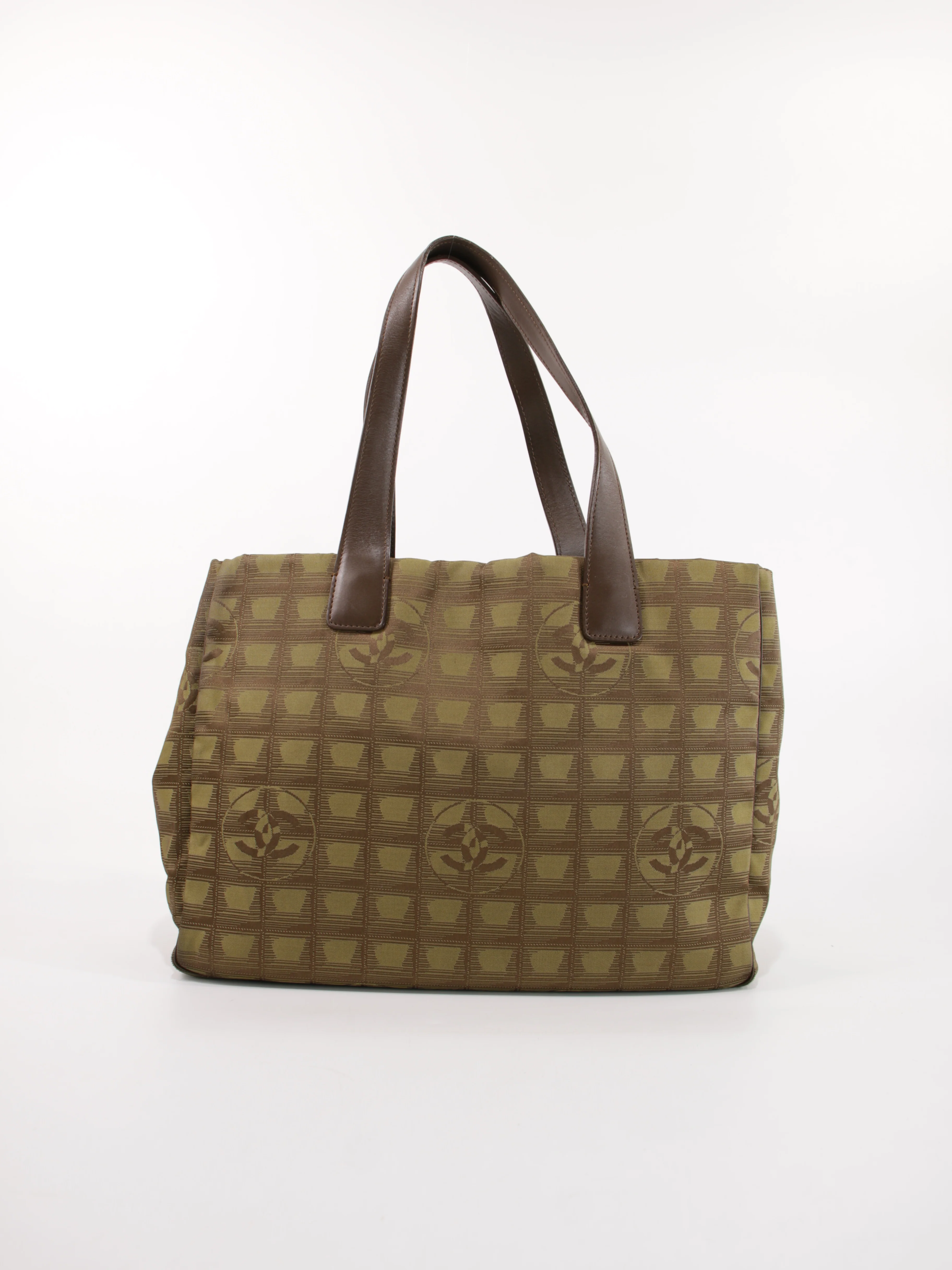 Medium New Travel Line Tote - Image 5