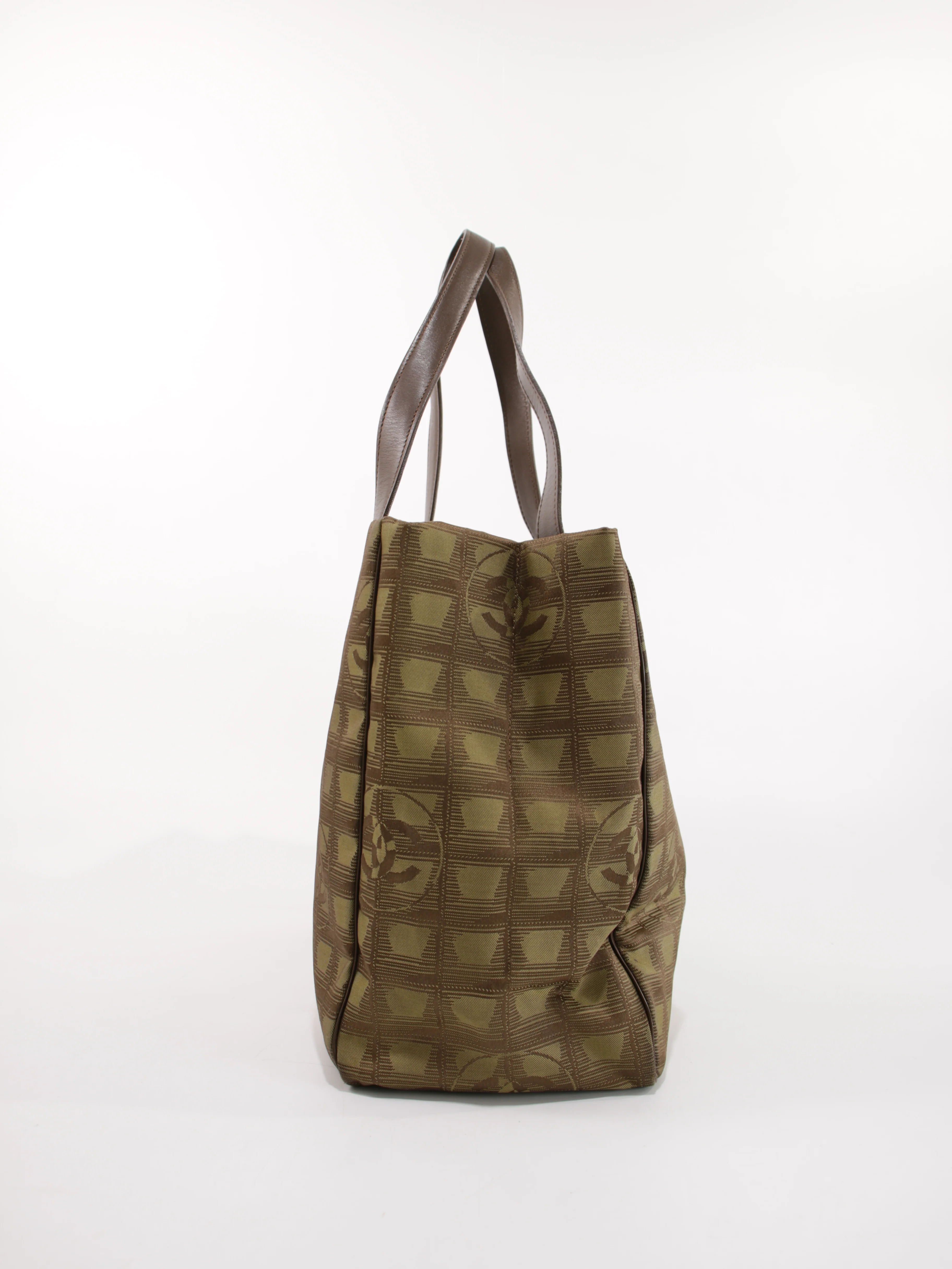 Medium New Travel Line Tote - Image 6