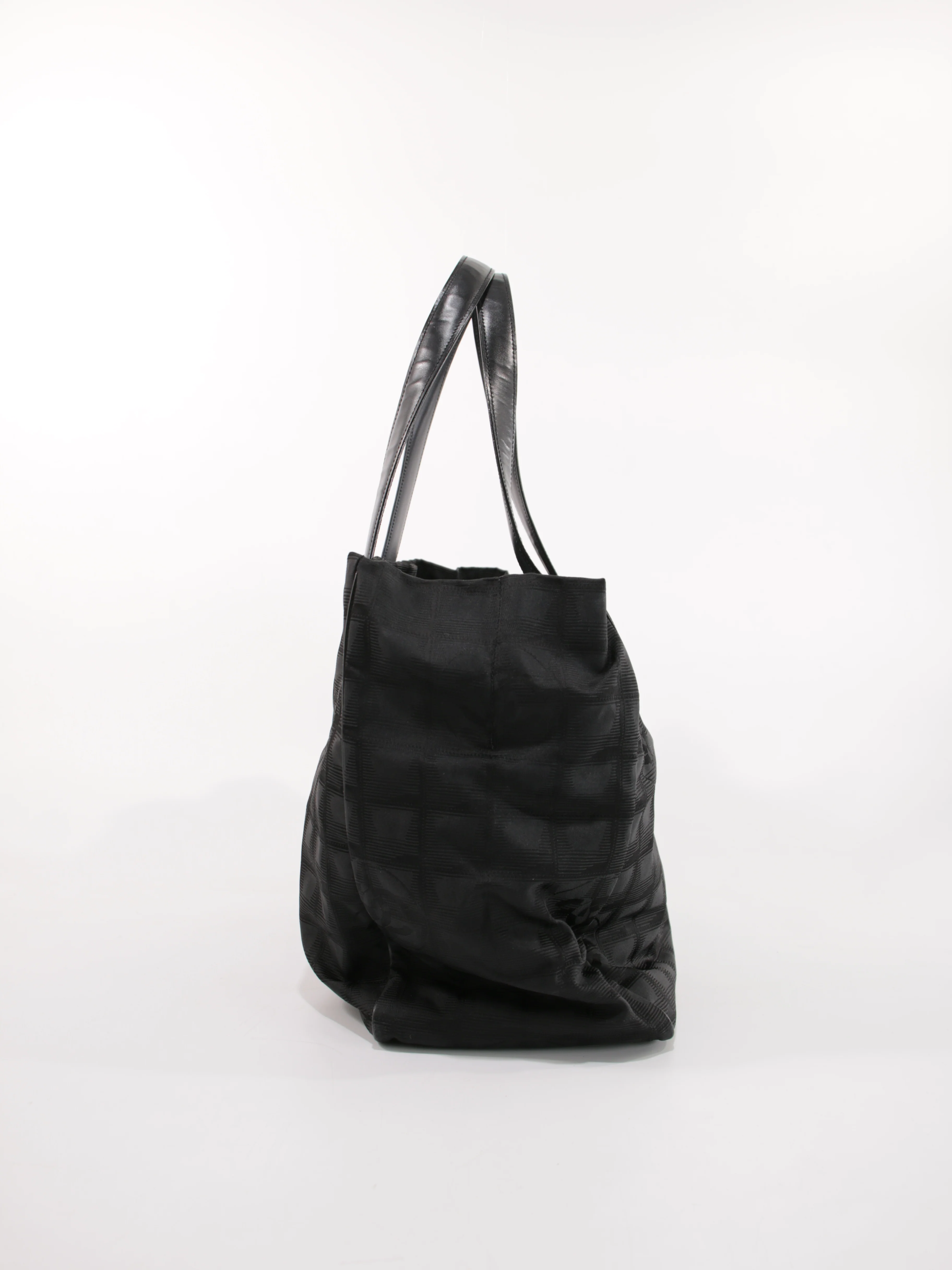 Medium New Travel Line Tote - Image 3