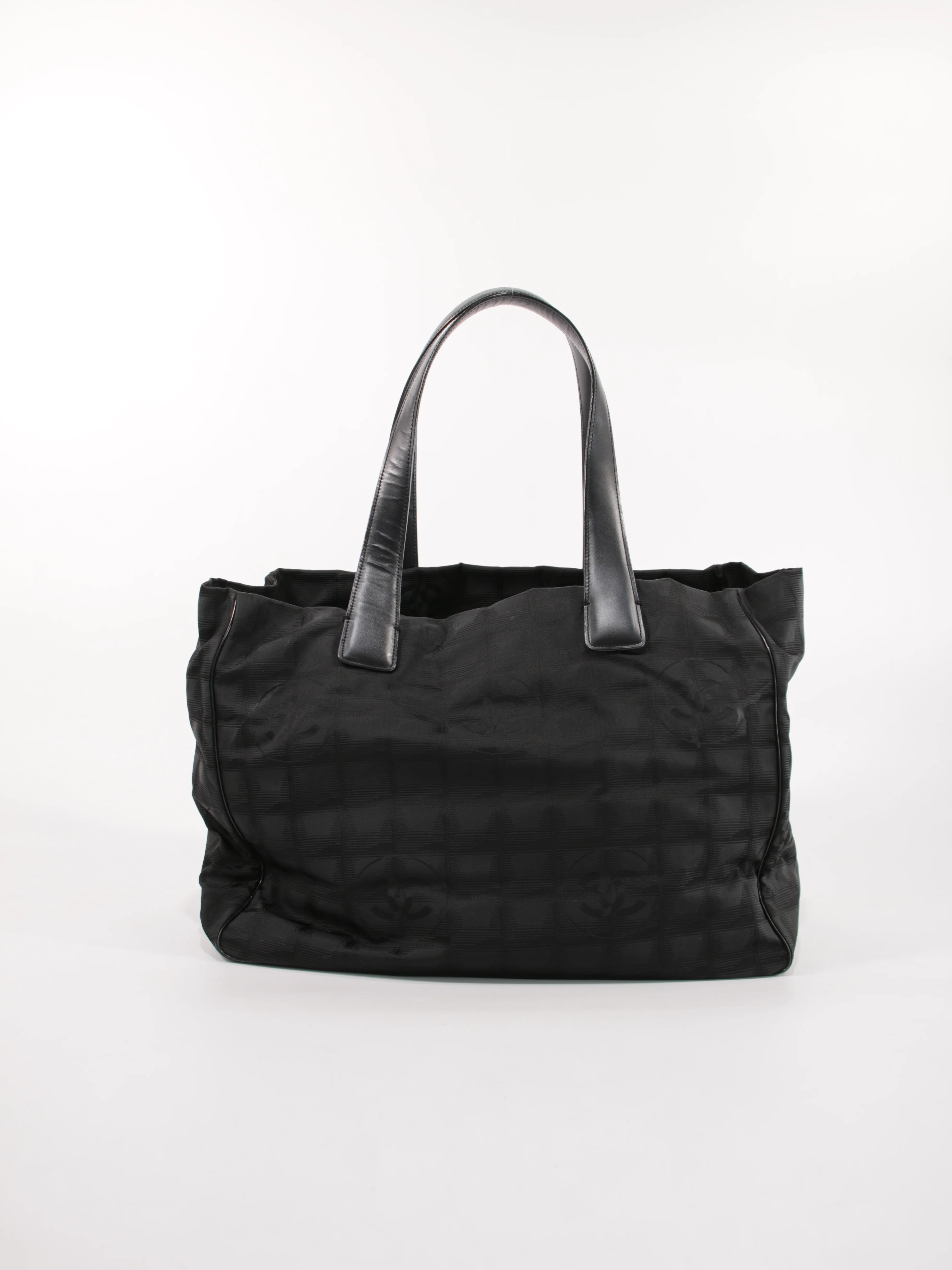 Medium New Travel Line Tote - Image 5