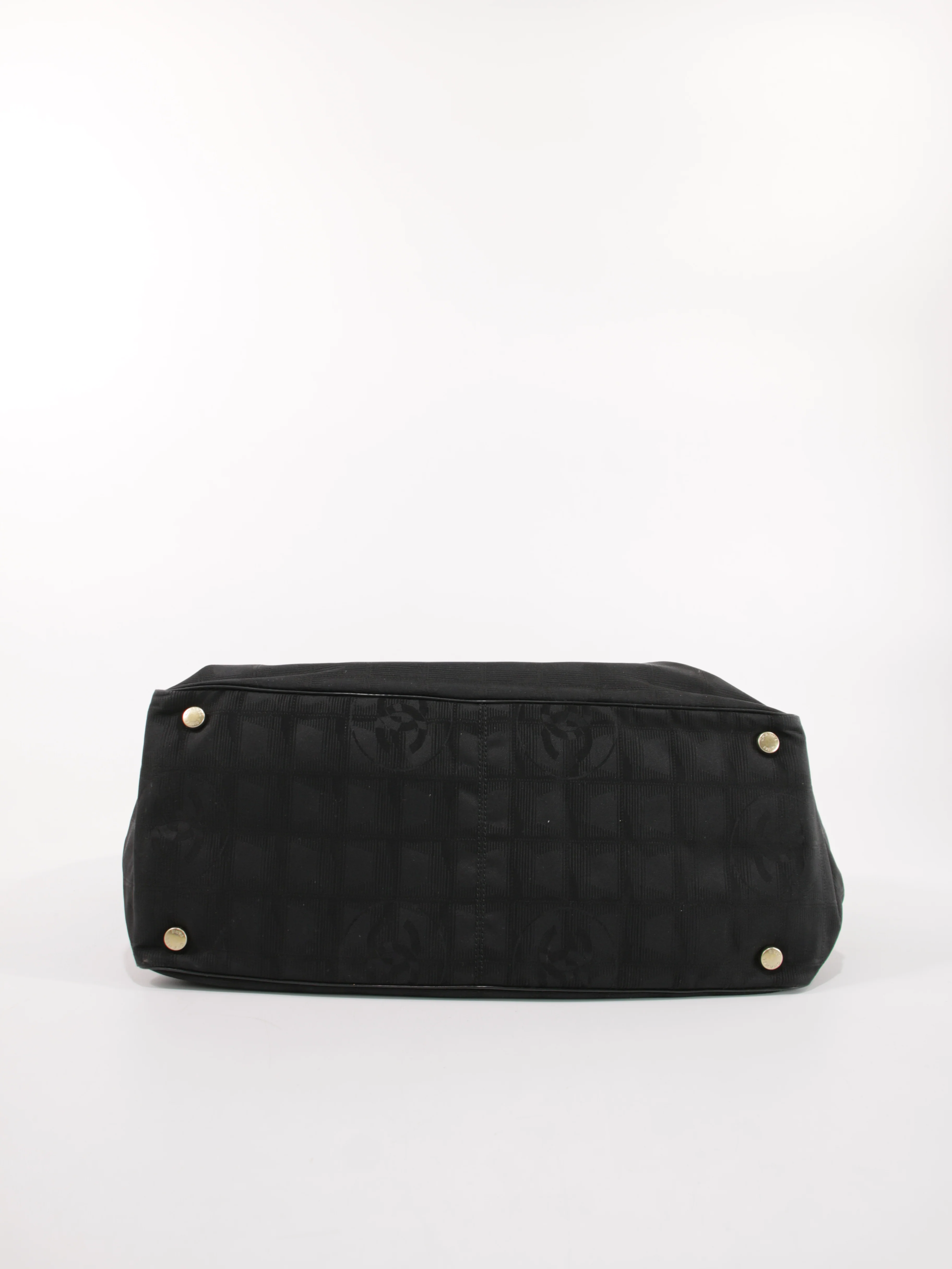 Medium New Travel Line Tote - Image 8