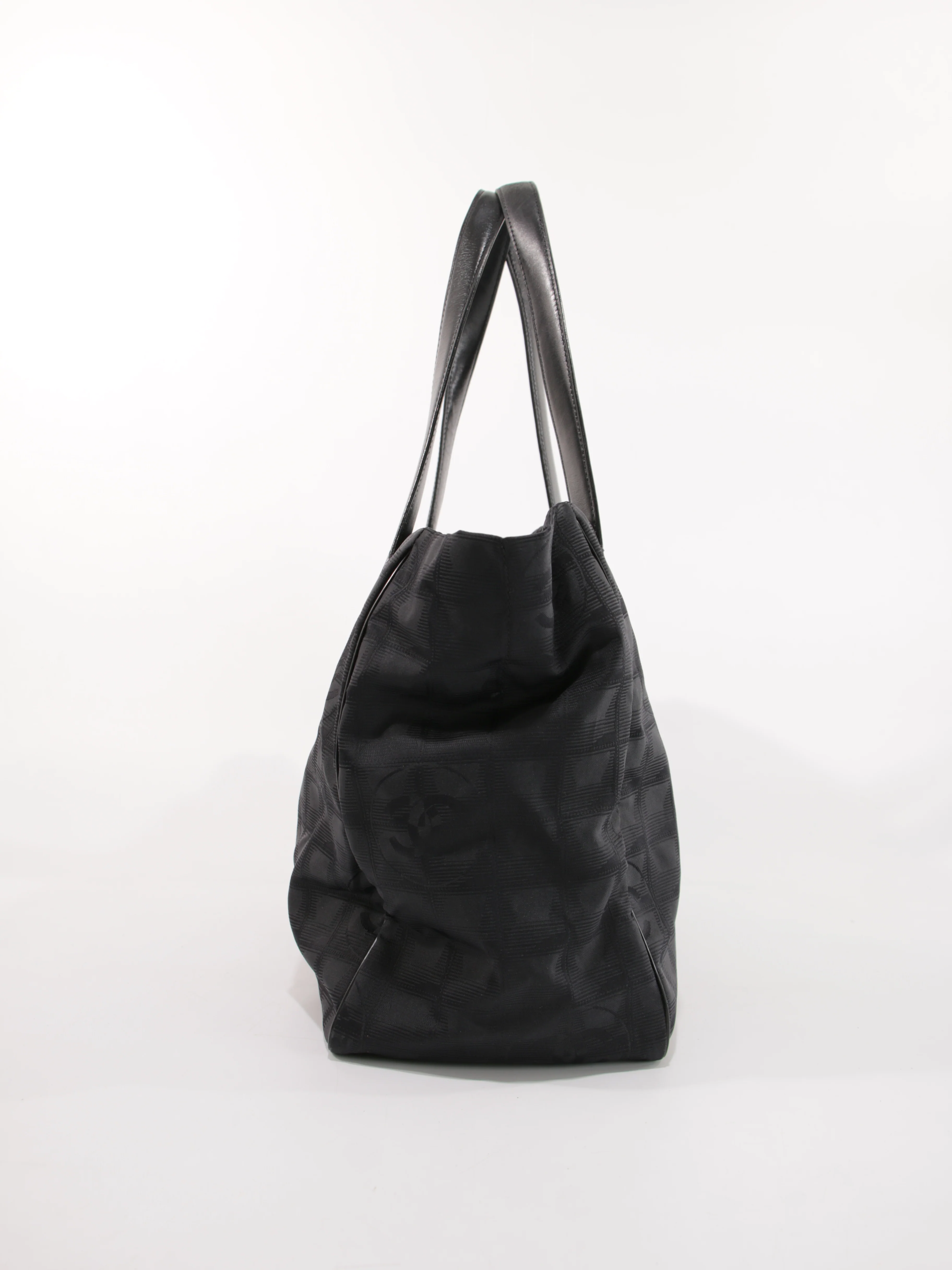 Medium New Travel Line Tote - Image 3