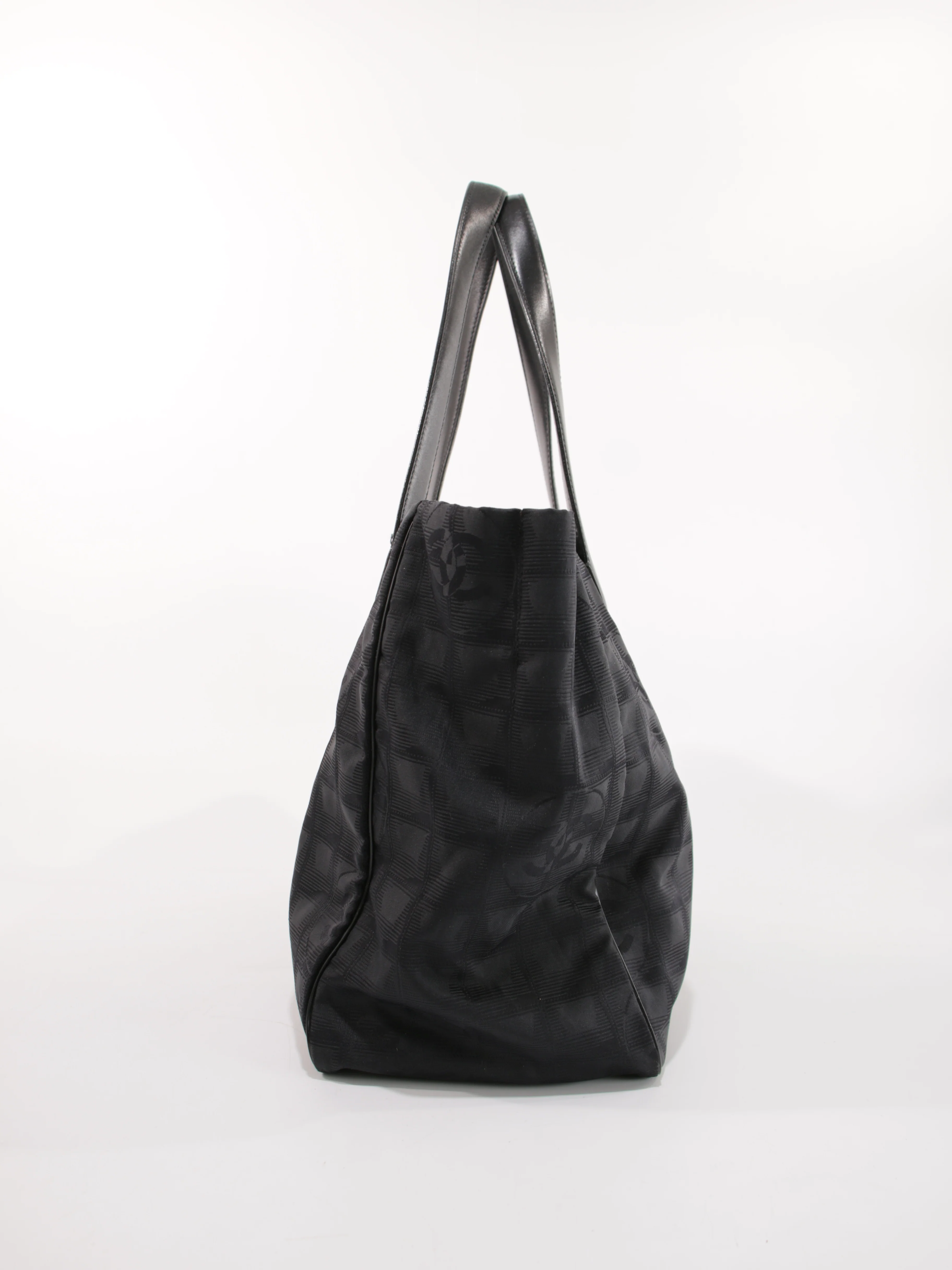 Medium New Travel Line Tote - Image 6