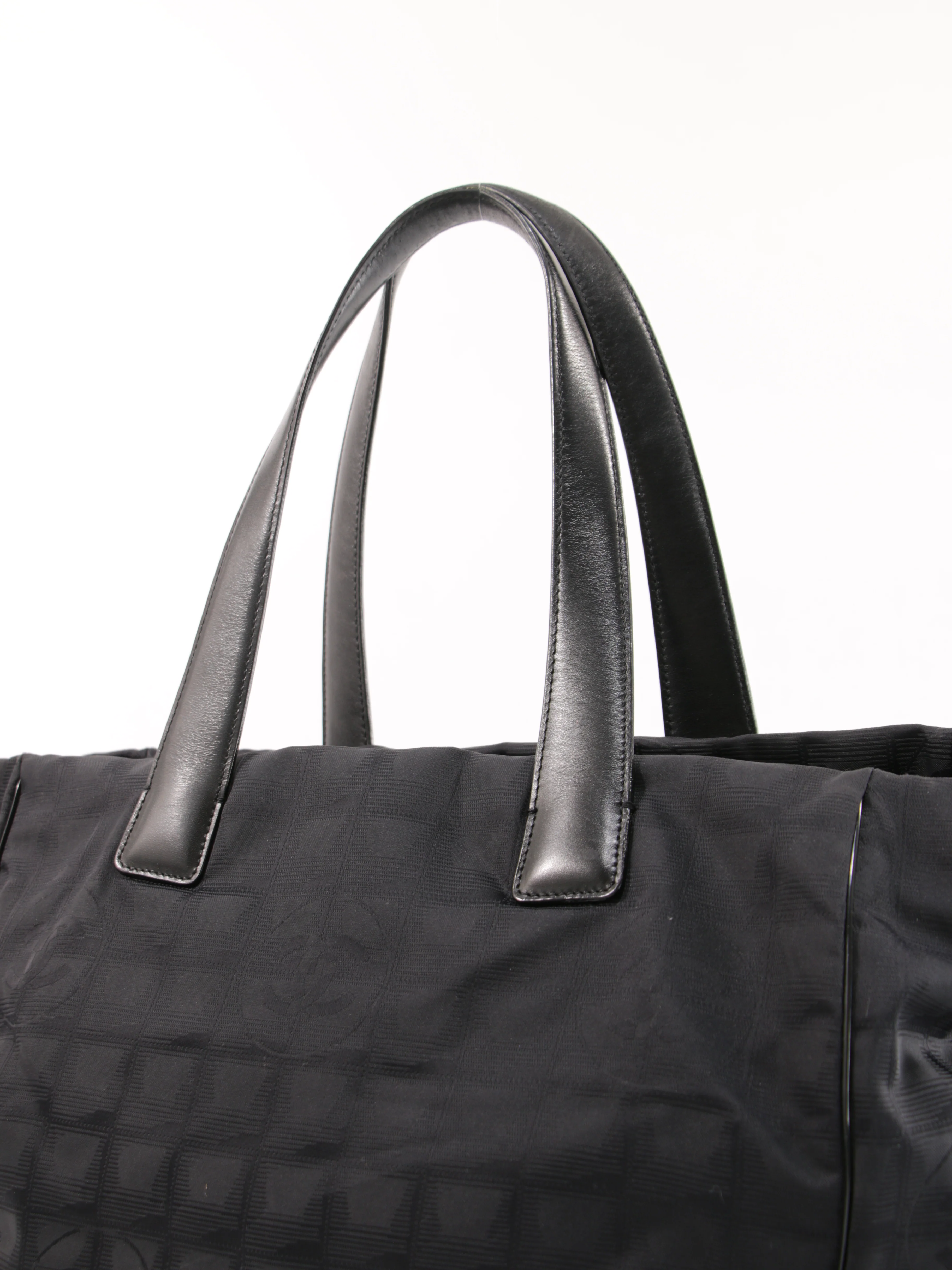 Medium New Travel Line Tote - Image 7