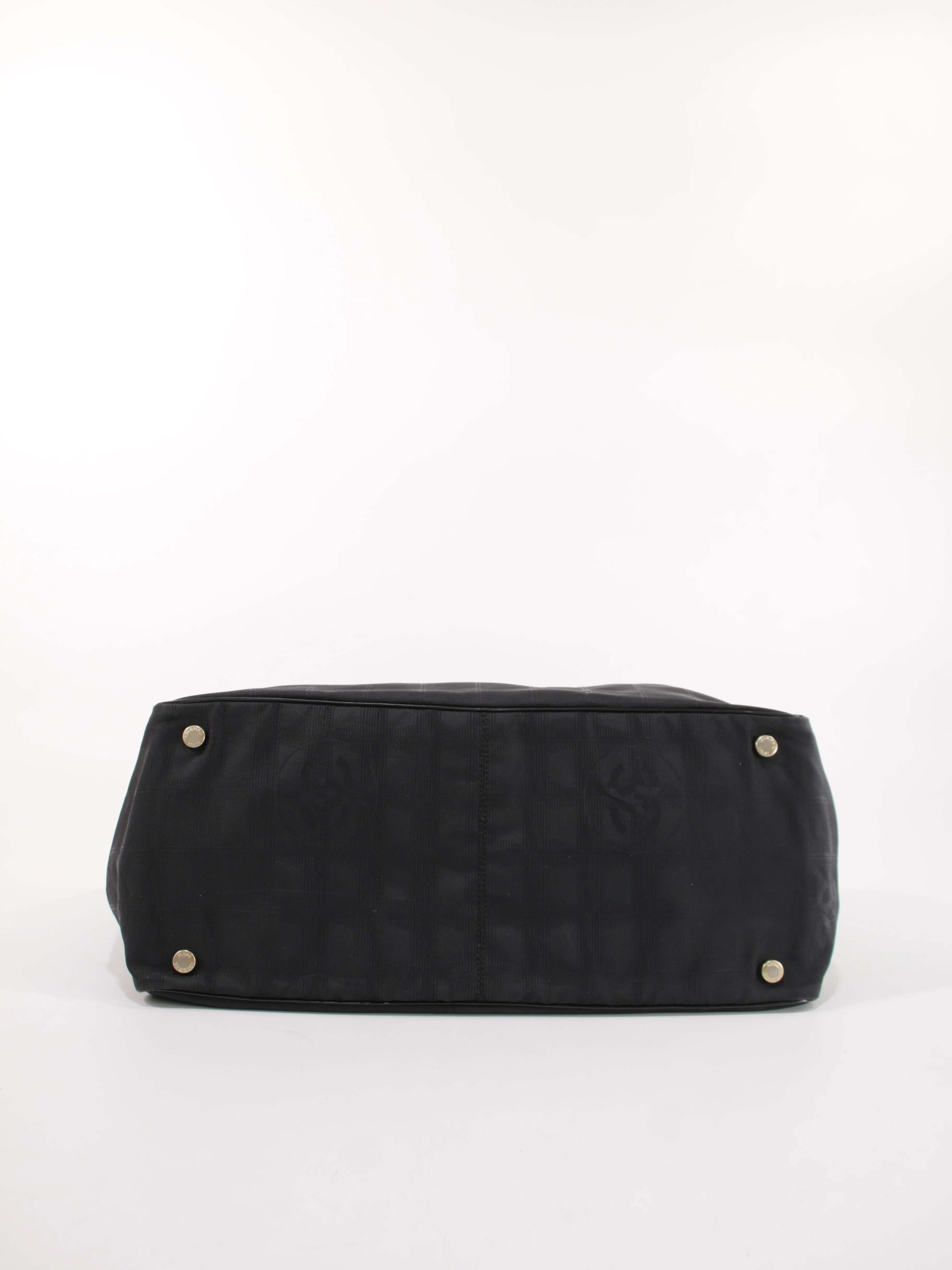 Medium New Travel Line Tote - Image 8