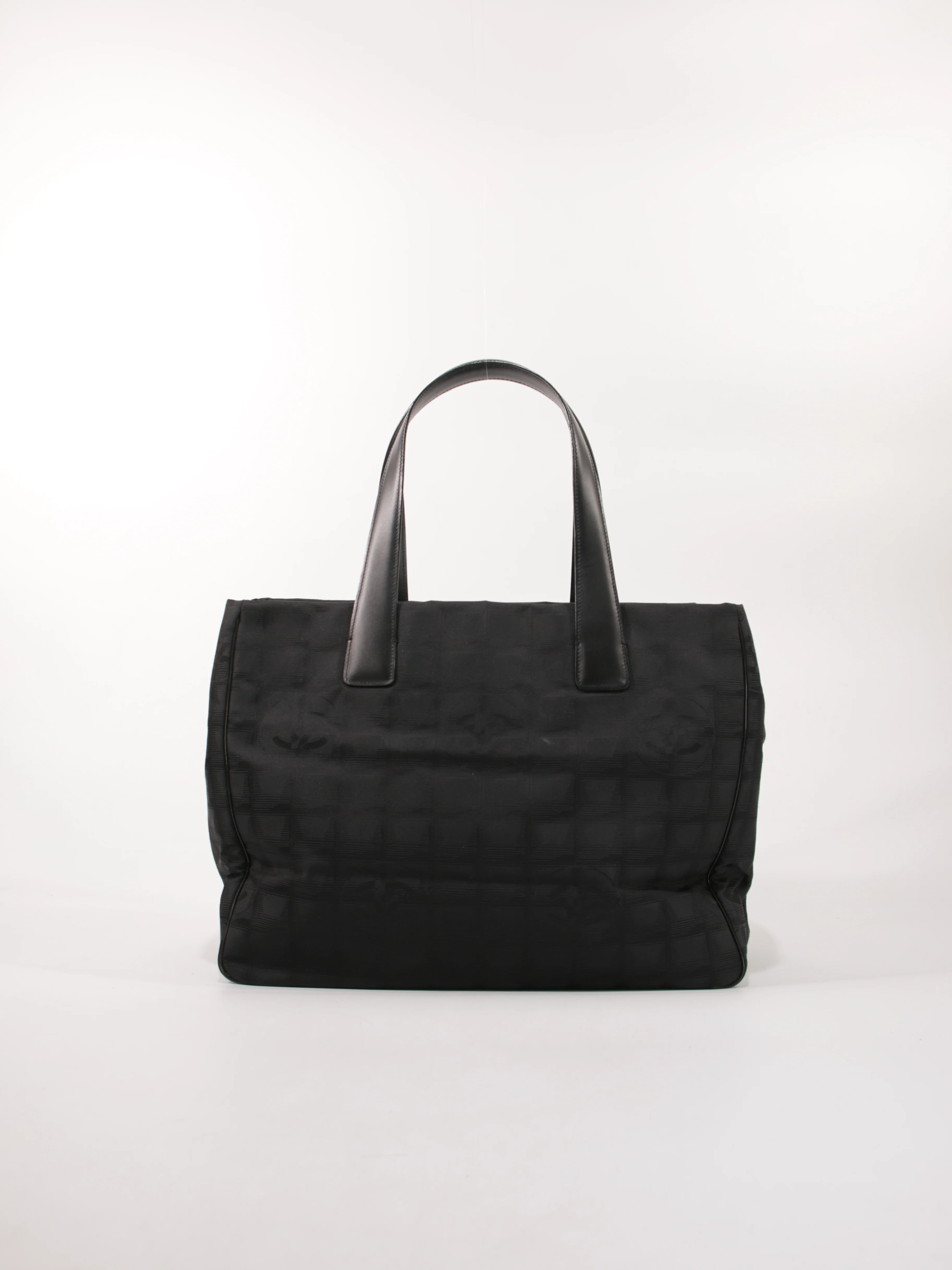 Medium New Travel Line Tote