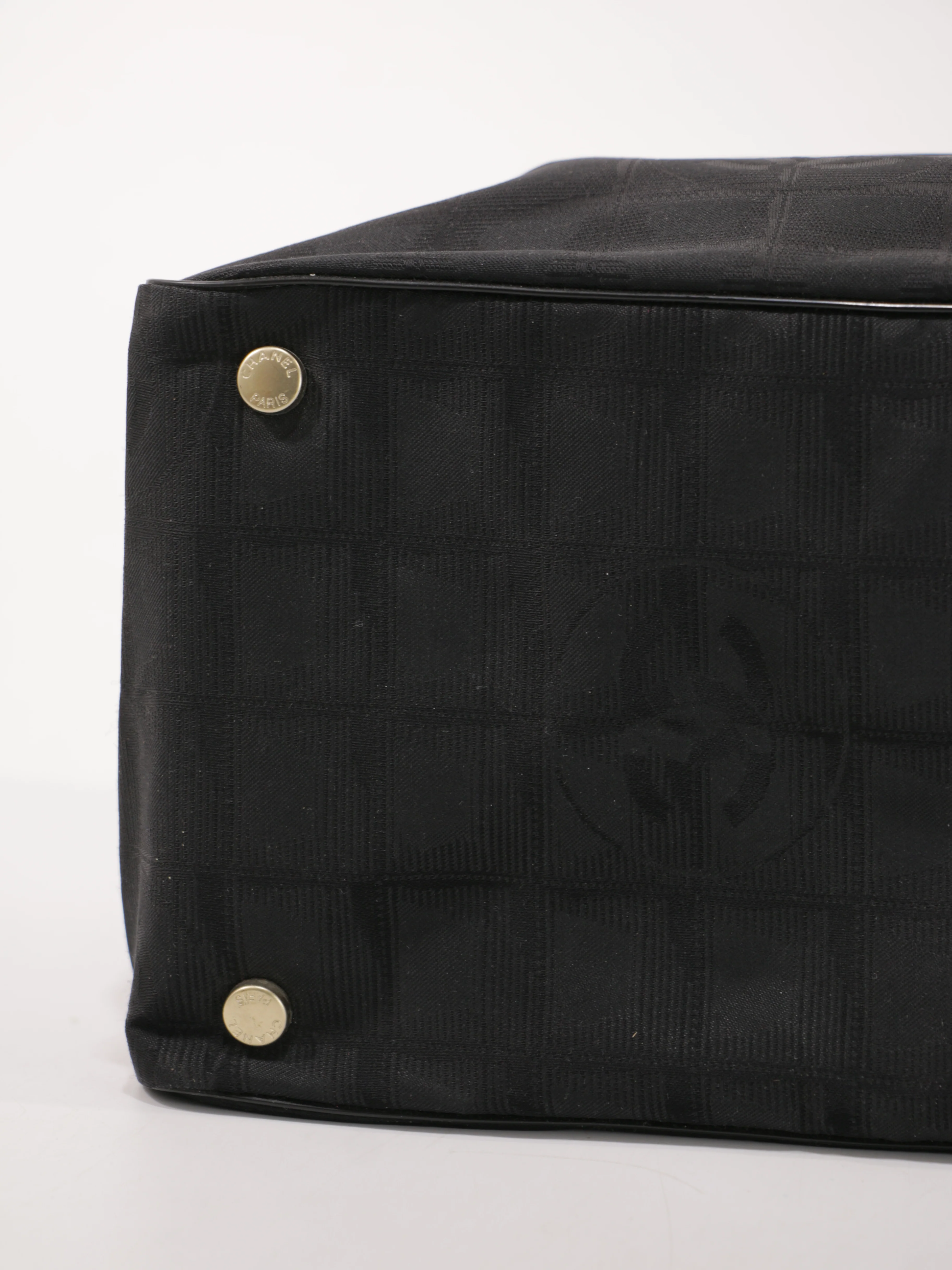 Medium New Travel Line Tote - Image 10
