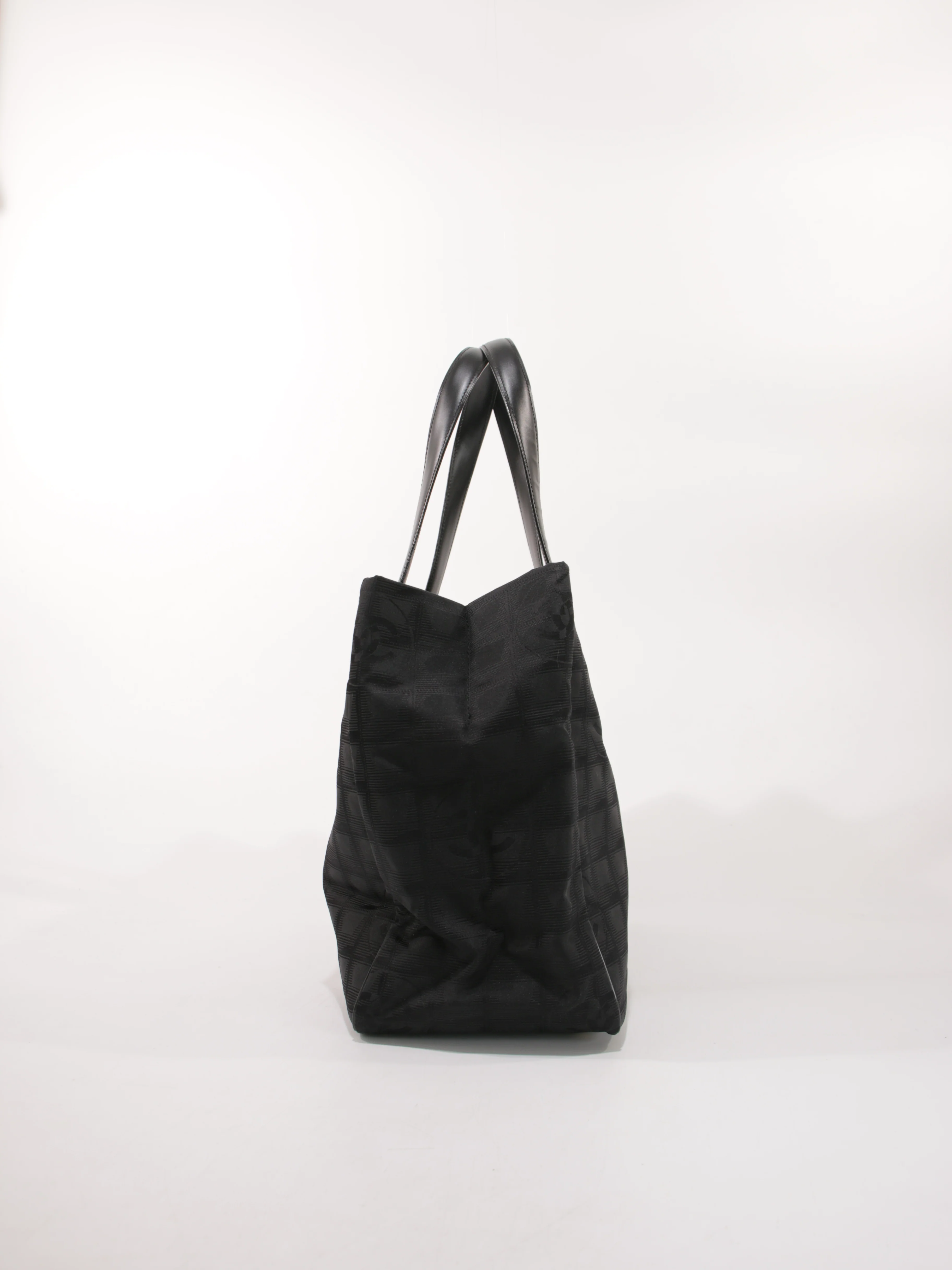 Medium New Travel Line Tote - Image 3