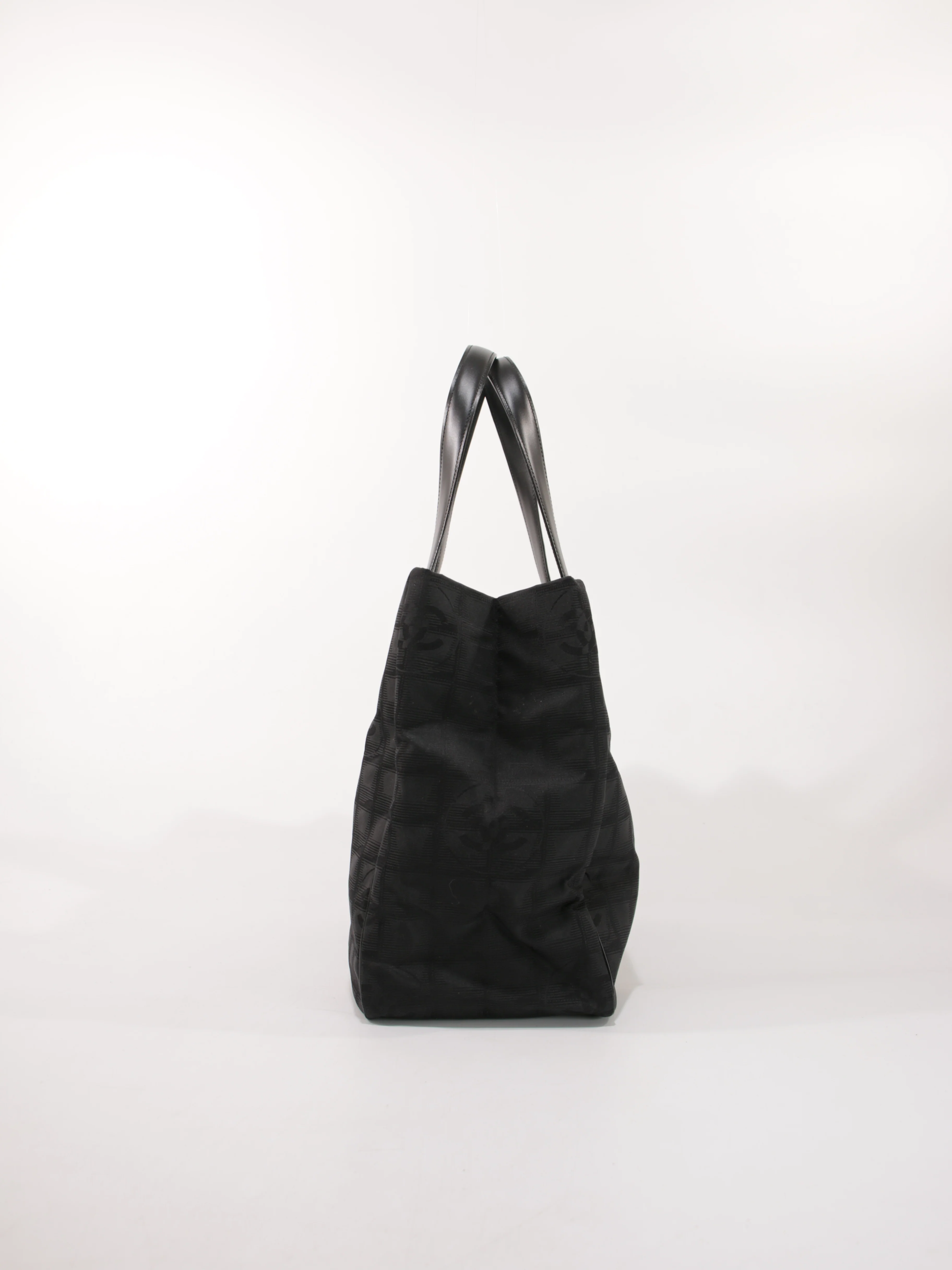 Medium New Travel Line Tote - Image 6