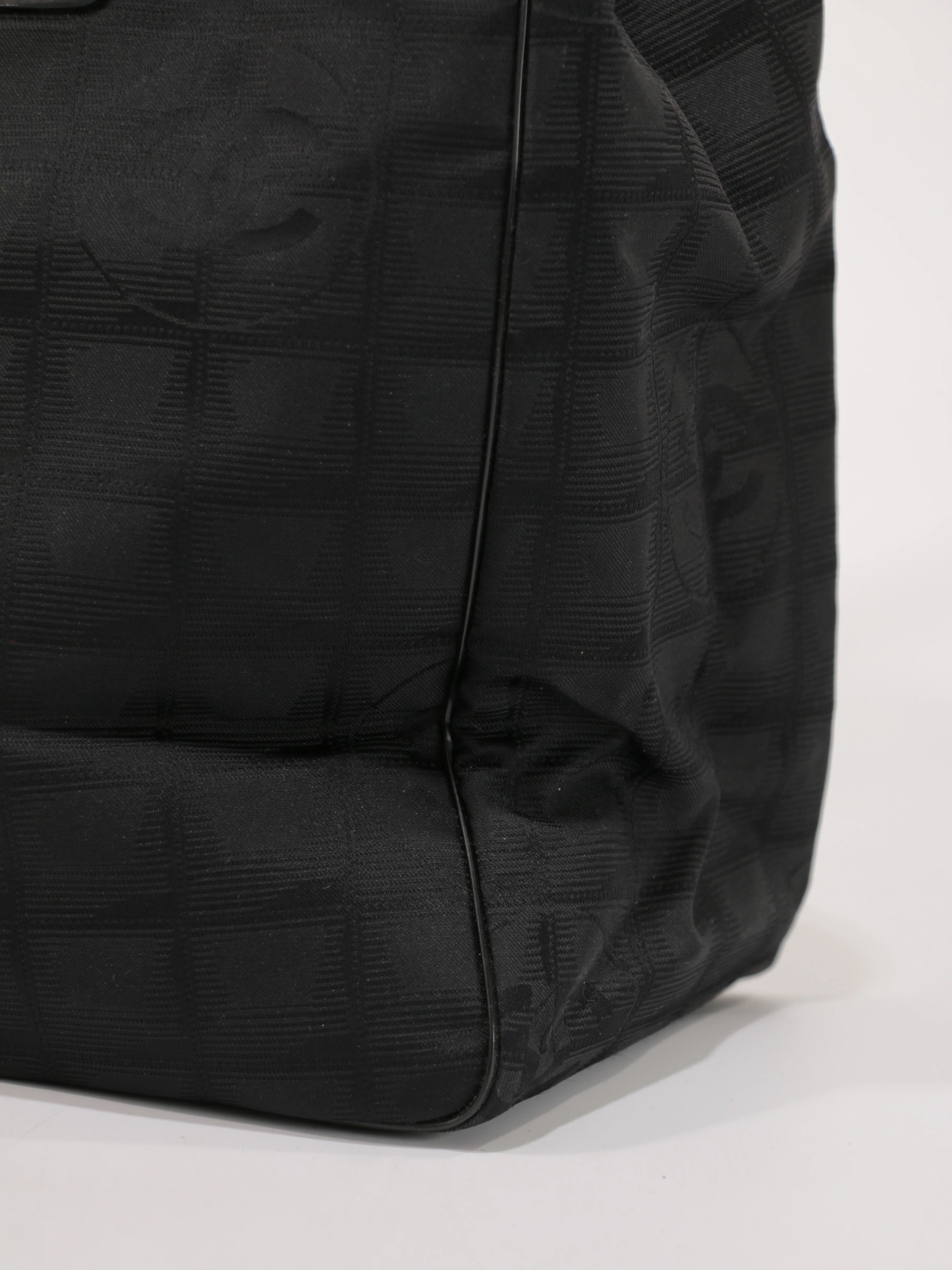 Medium New Travel Line Tote - Image 8