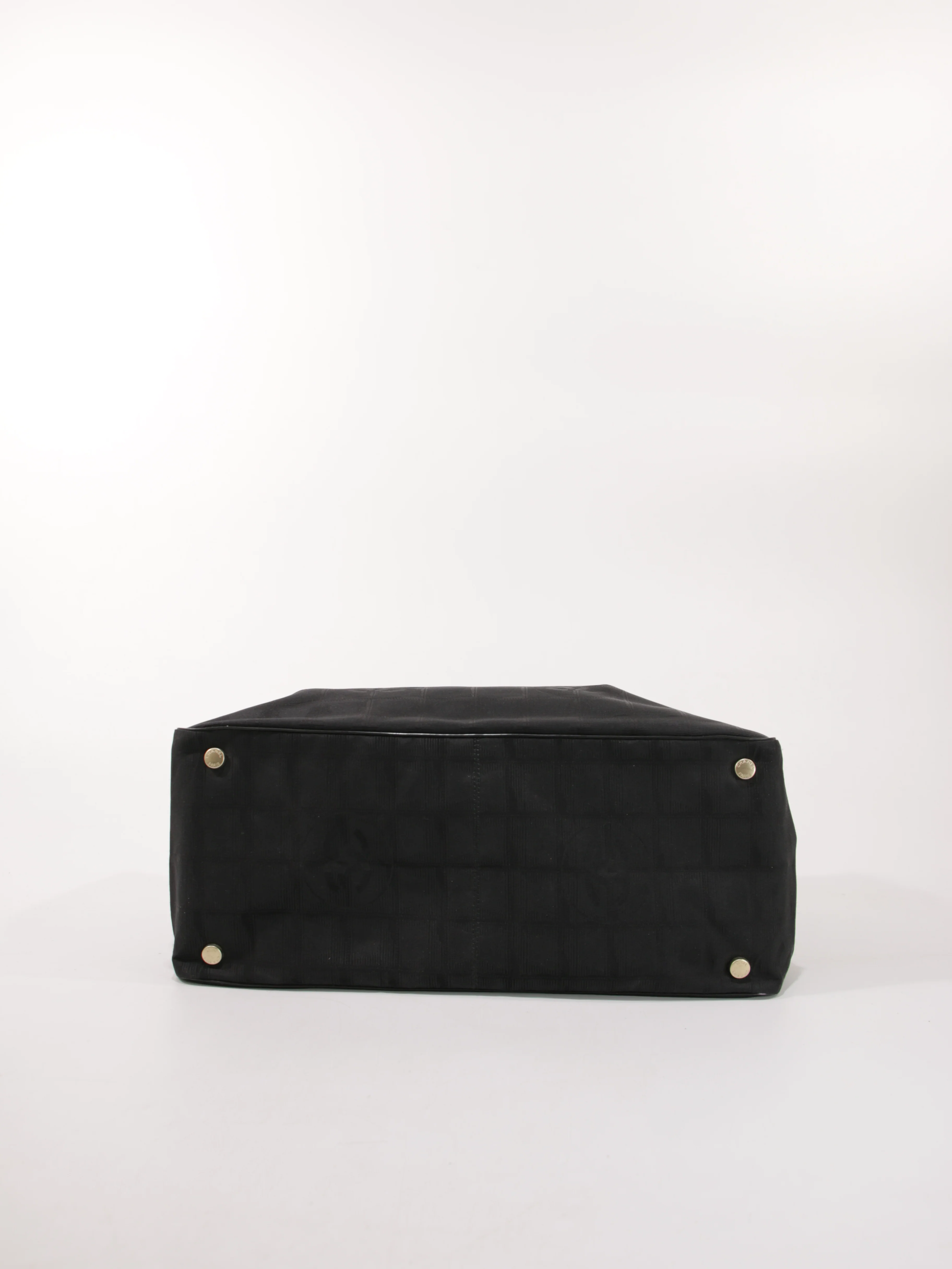 Medium New Travel Line Tote - Image 9
