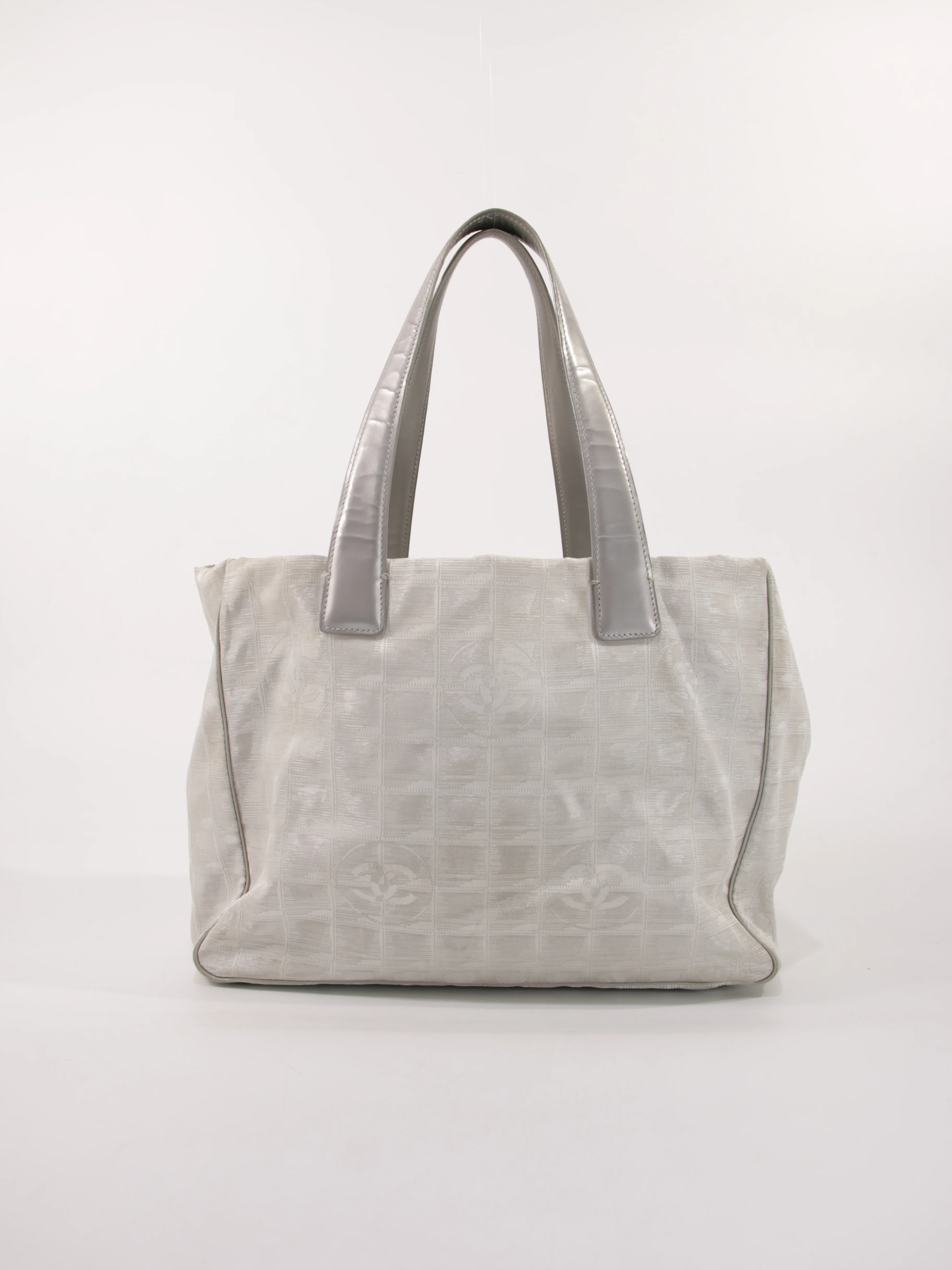 Medium New Travel Line Tote - Image 4