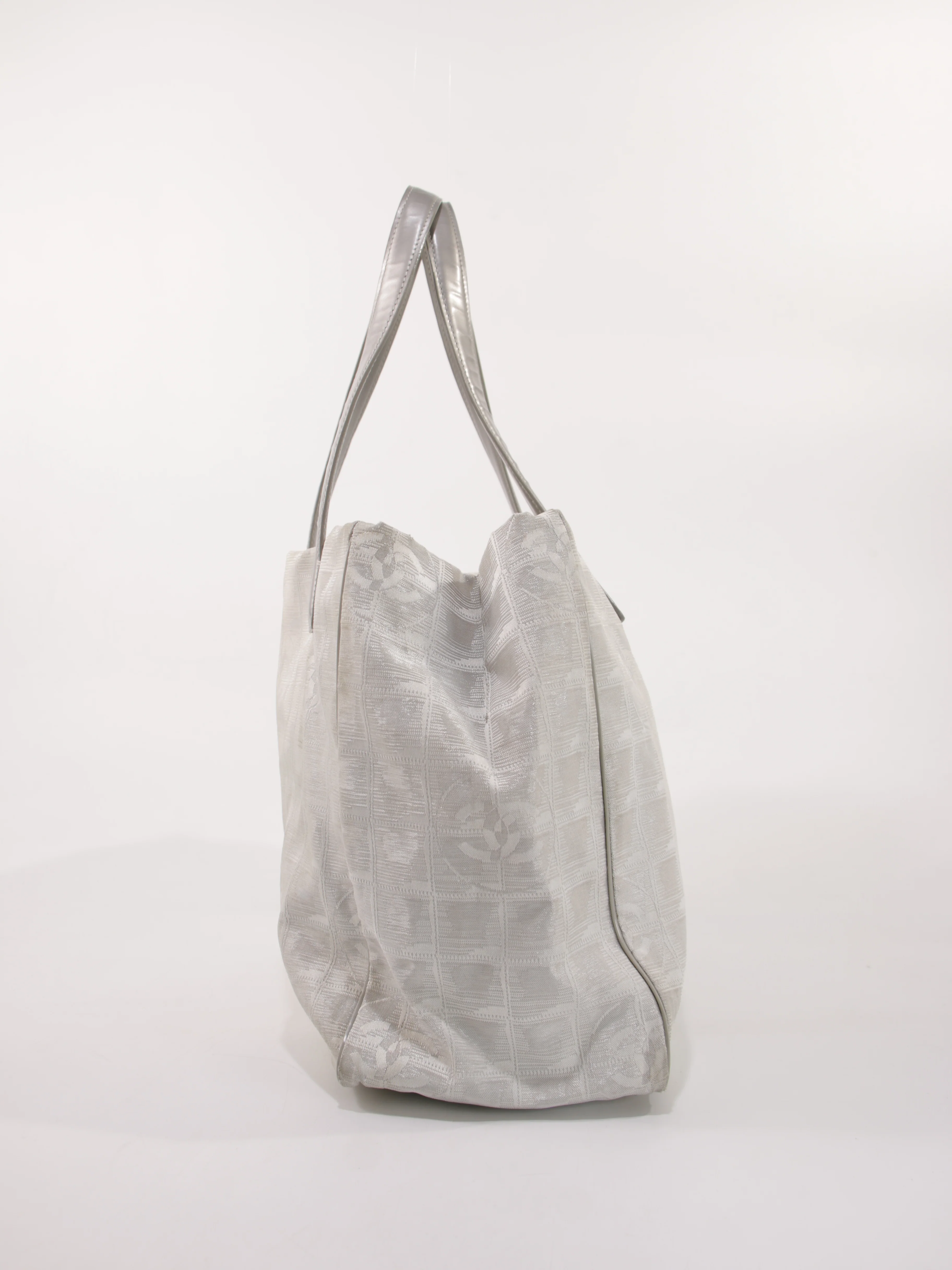 Medium New Travel Line Tote - Image 6
