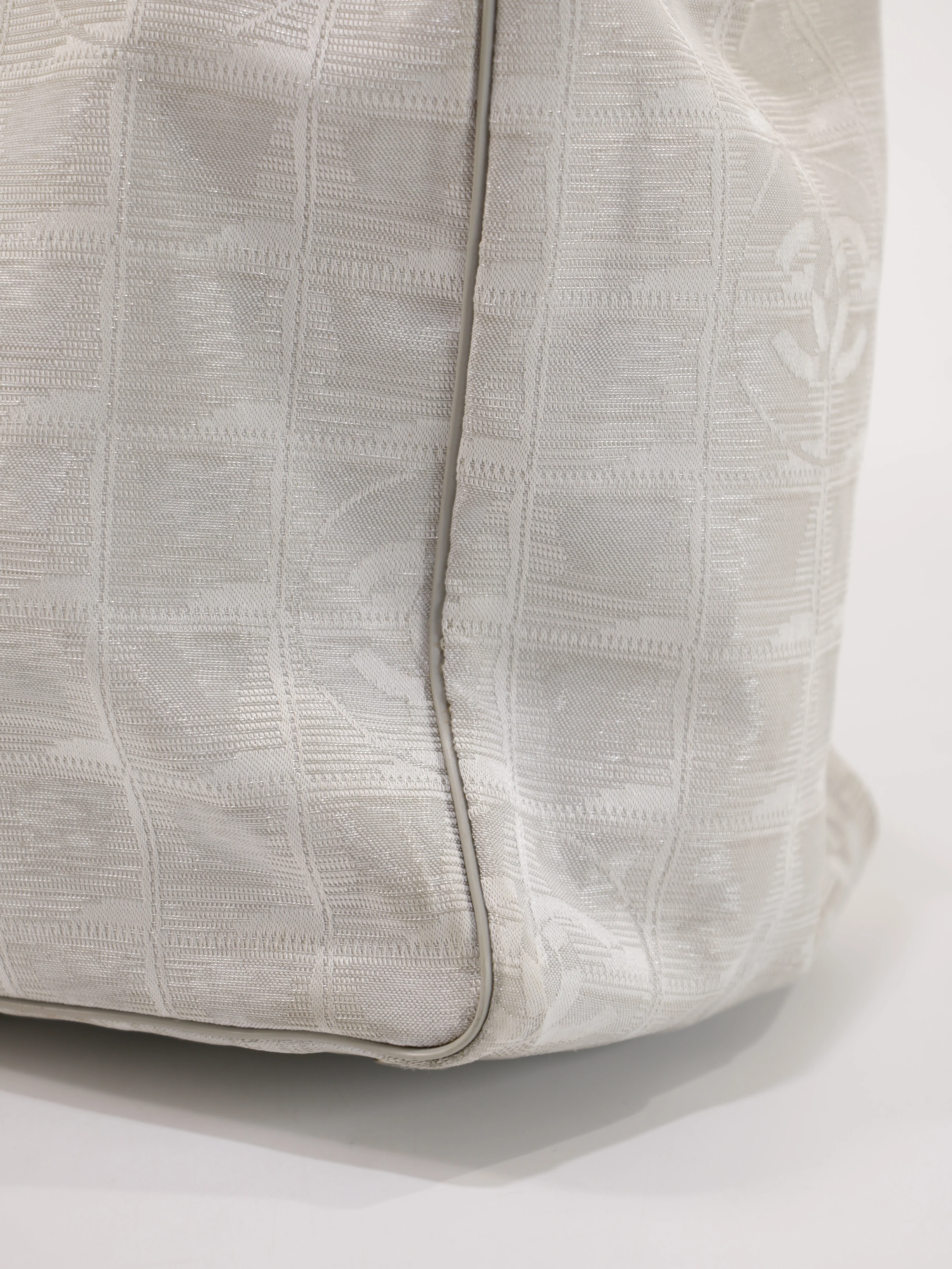 Medium New Travel Line Tote - Image 9