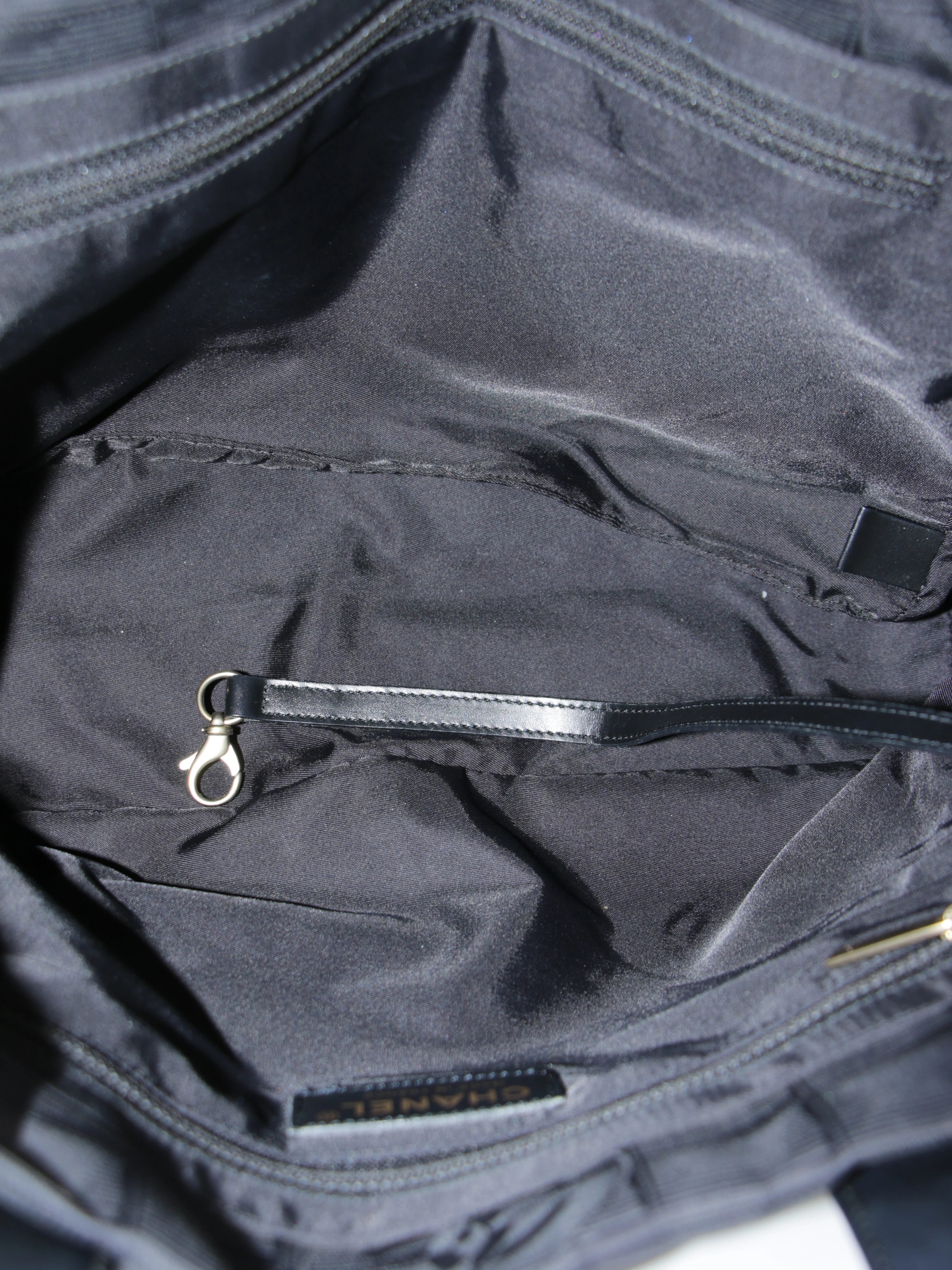 Small New Travel Line Tote - Image 7